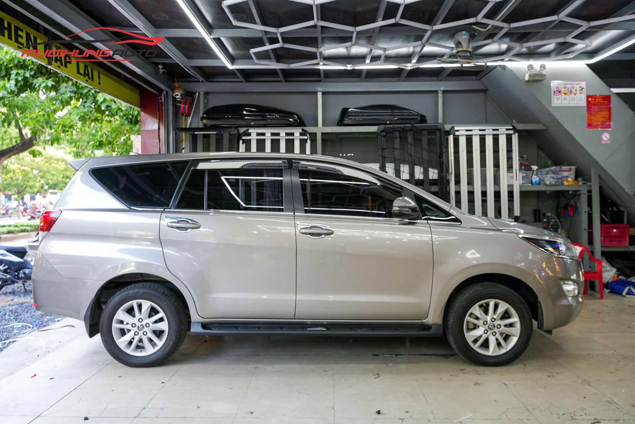 Top 10+ Mẫu Bệ Bước Toyota Innova Bền Đẹp Nhất 2025