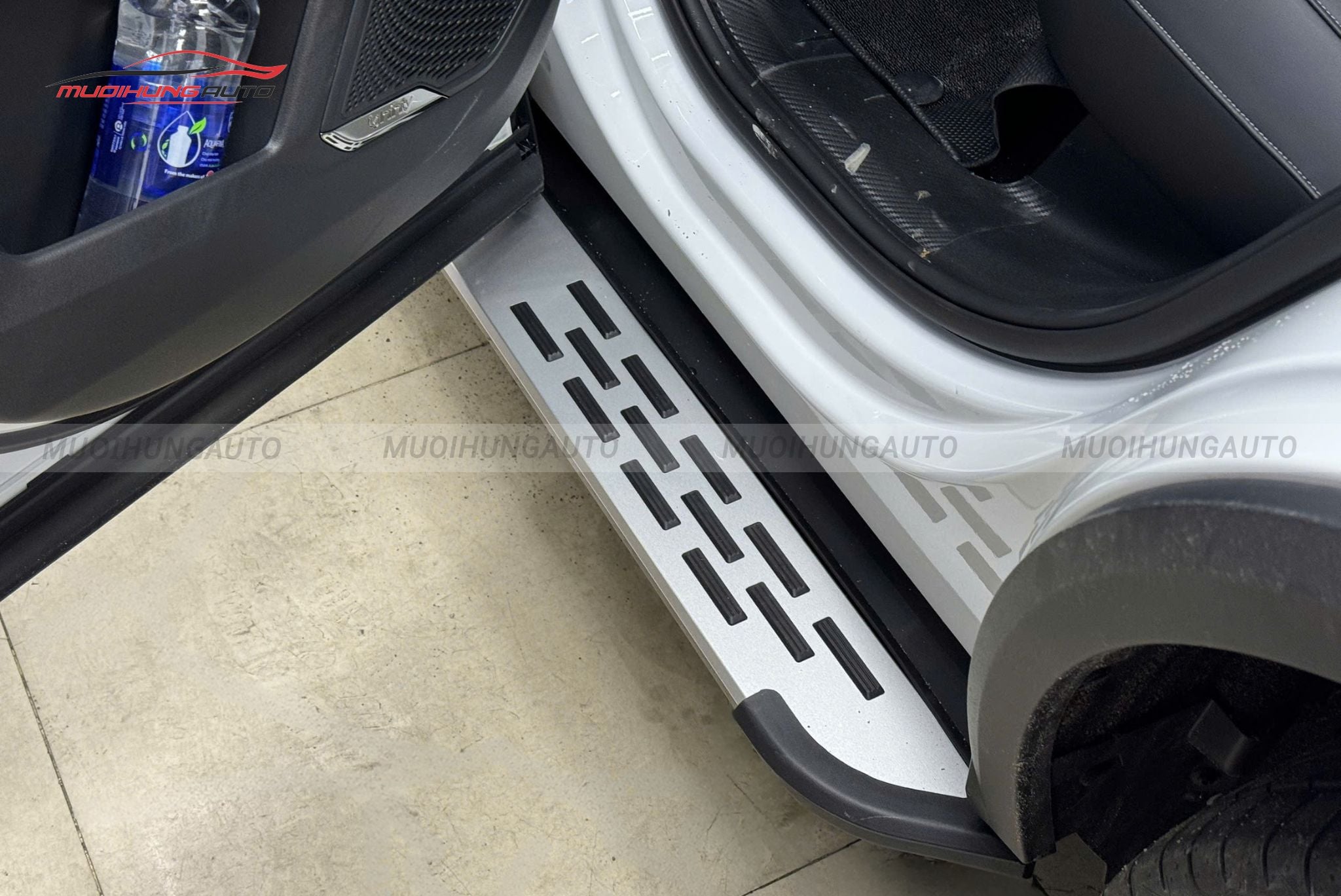 Bệ bước chân cho Lynk & Co 01 2025