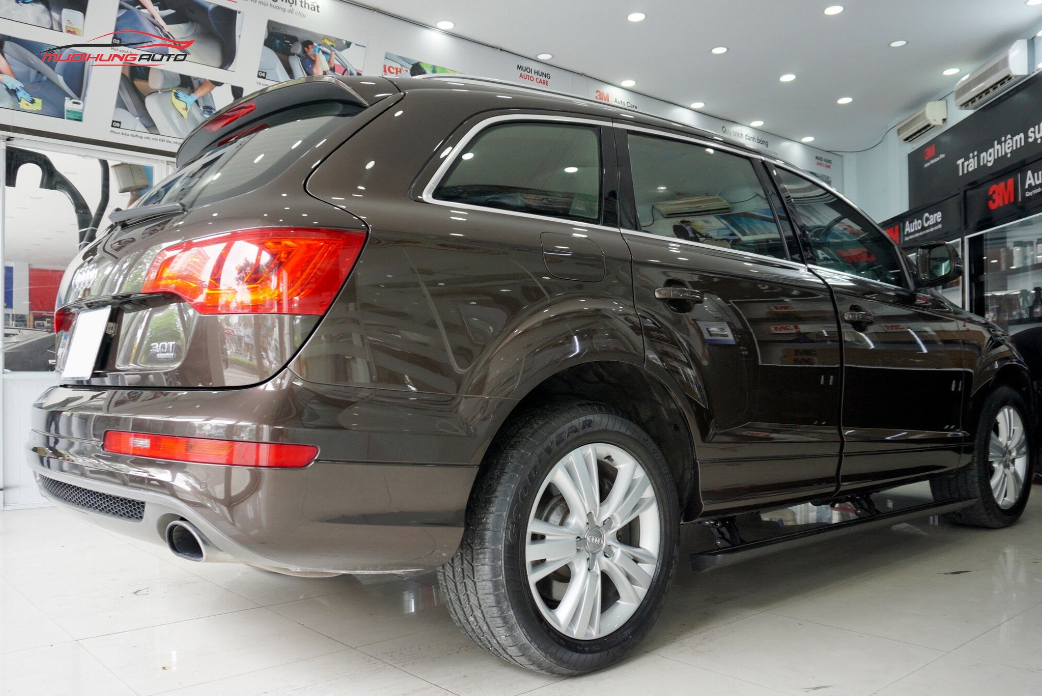 Bệ bước chân điện Audi Q7 2018