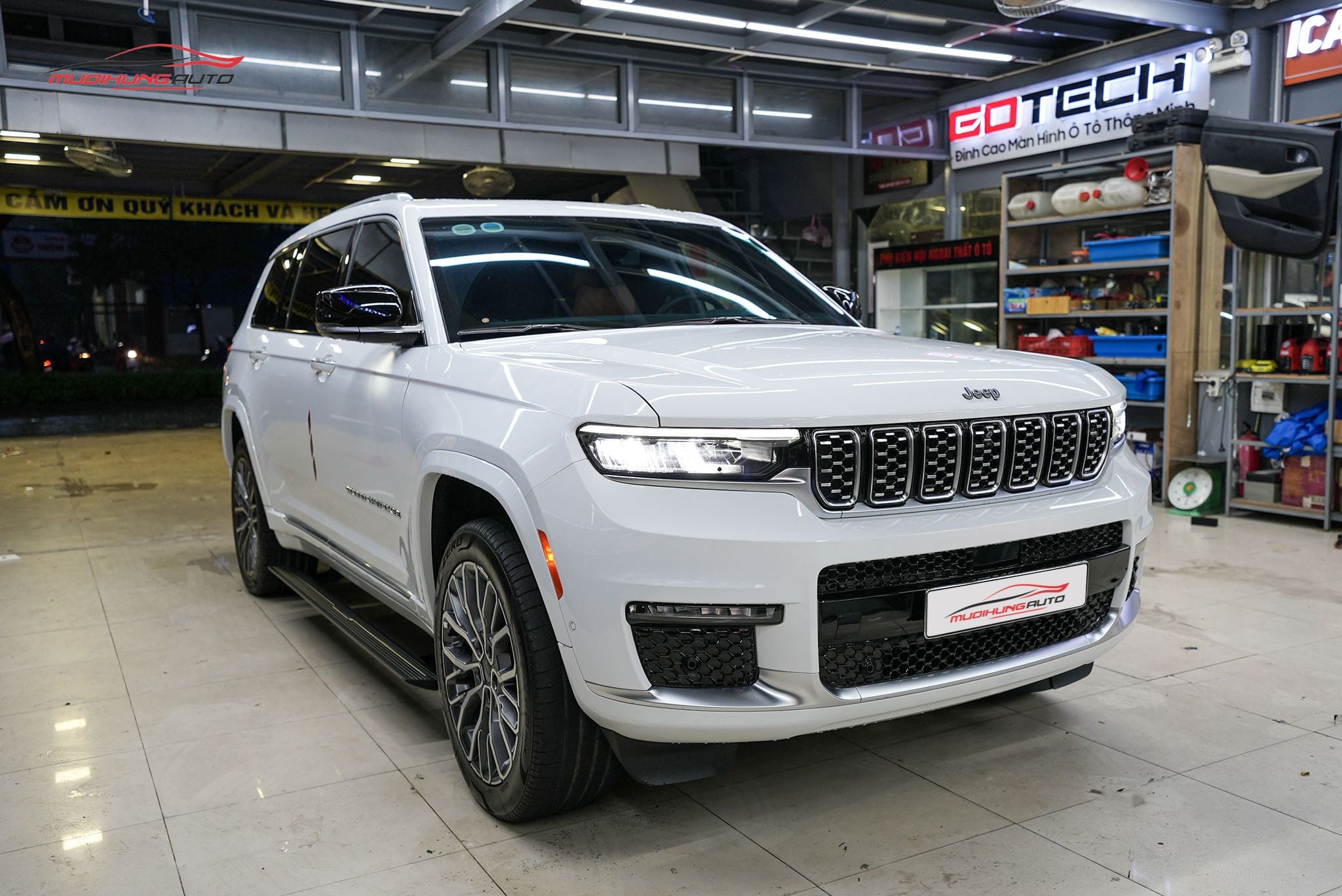 Bệ bước chân điện Jeep Grand Cherokee 2023