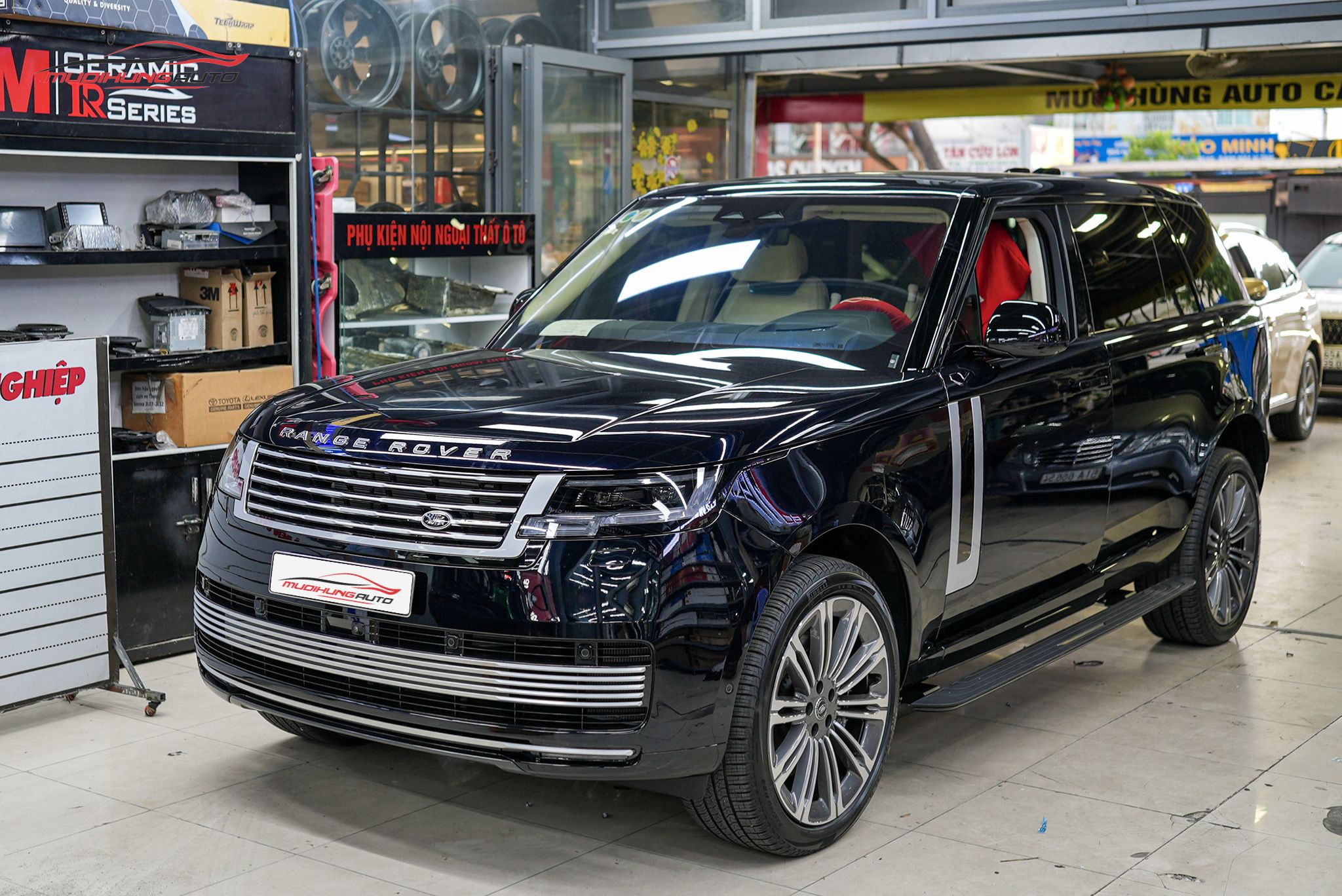 Bệ bước chân điện Land Rover Range Rover 2023