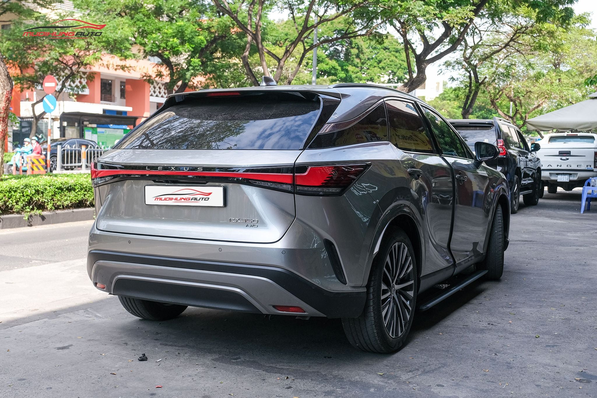 Bệ bước chân điện Lexus RX350 2023