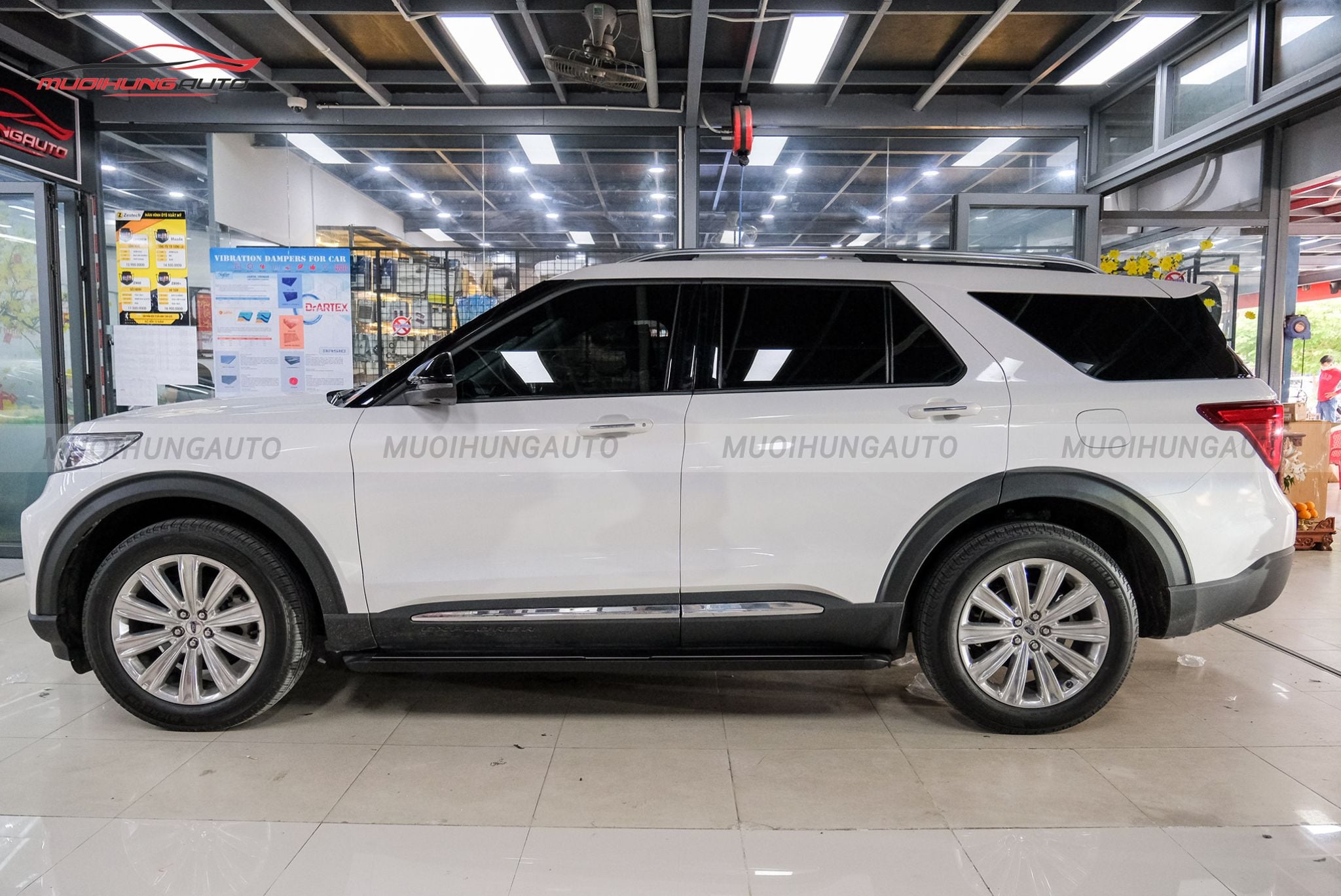 Bệ bước chân Ford Explorer 2022