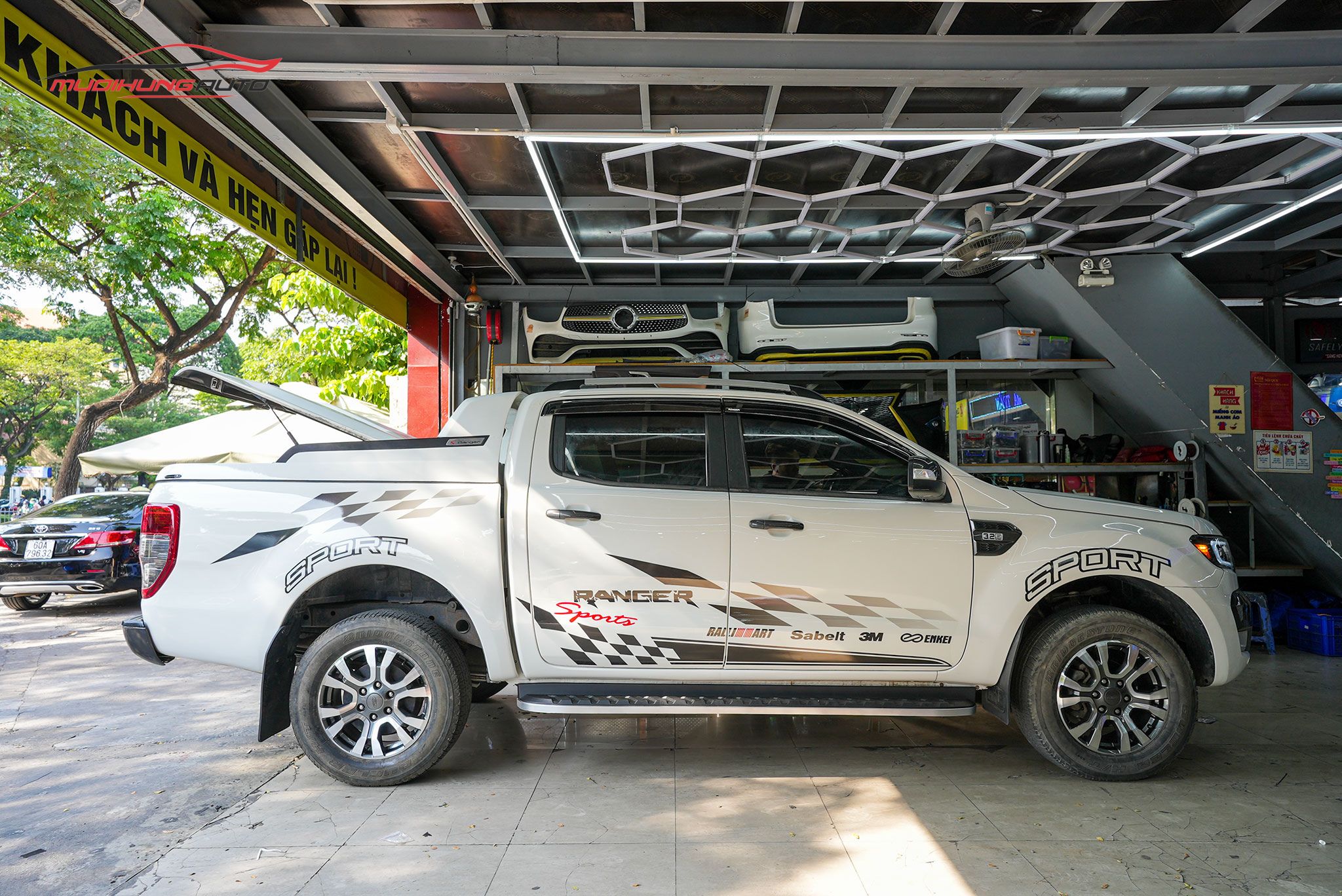 Bệ bước chân Ford Ranger