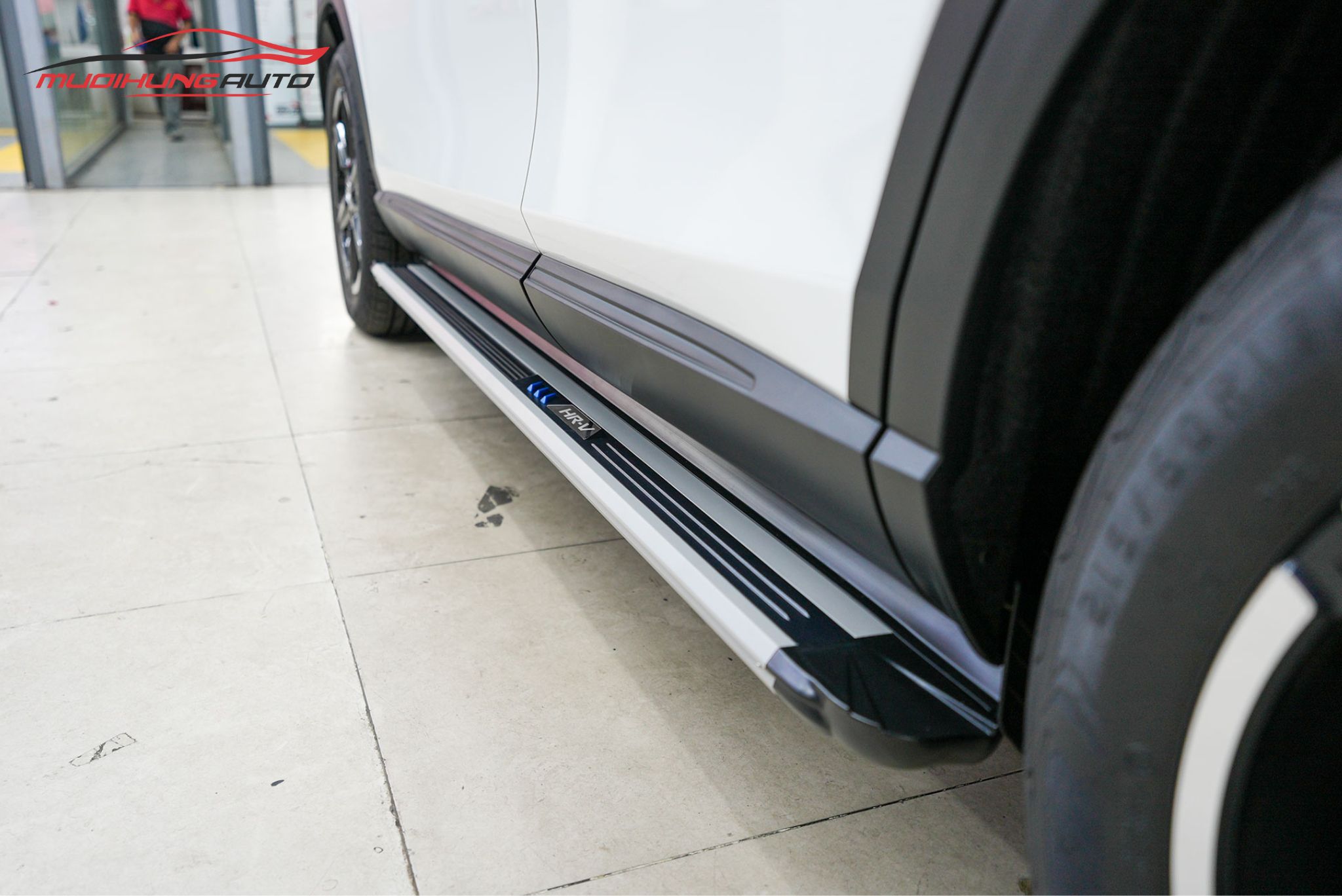 Bệ bước chân Honda HRV 2024 mẫu sọc