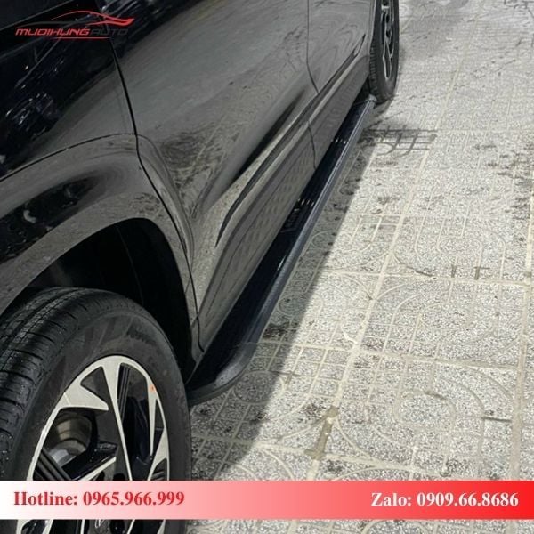 Bệ bước chân Hyundai Custin bảo vệ xe hiệu quả