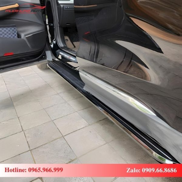 Bệ bước chân Hyundai Custin có thiết kế hiện đại