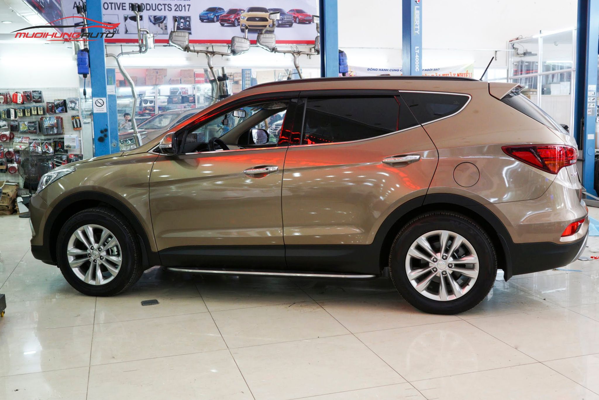 Top 10+ Mẫu Bệ Bước Hyundai SantaFe Bền Đẹp Nhất 2025