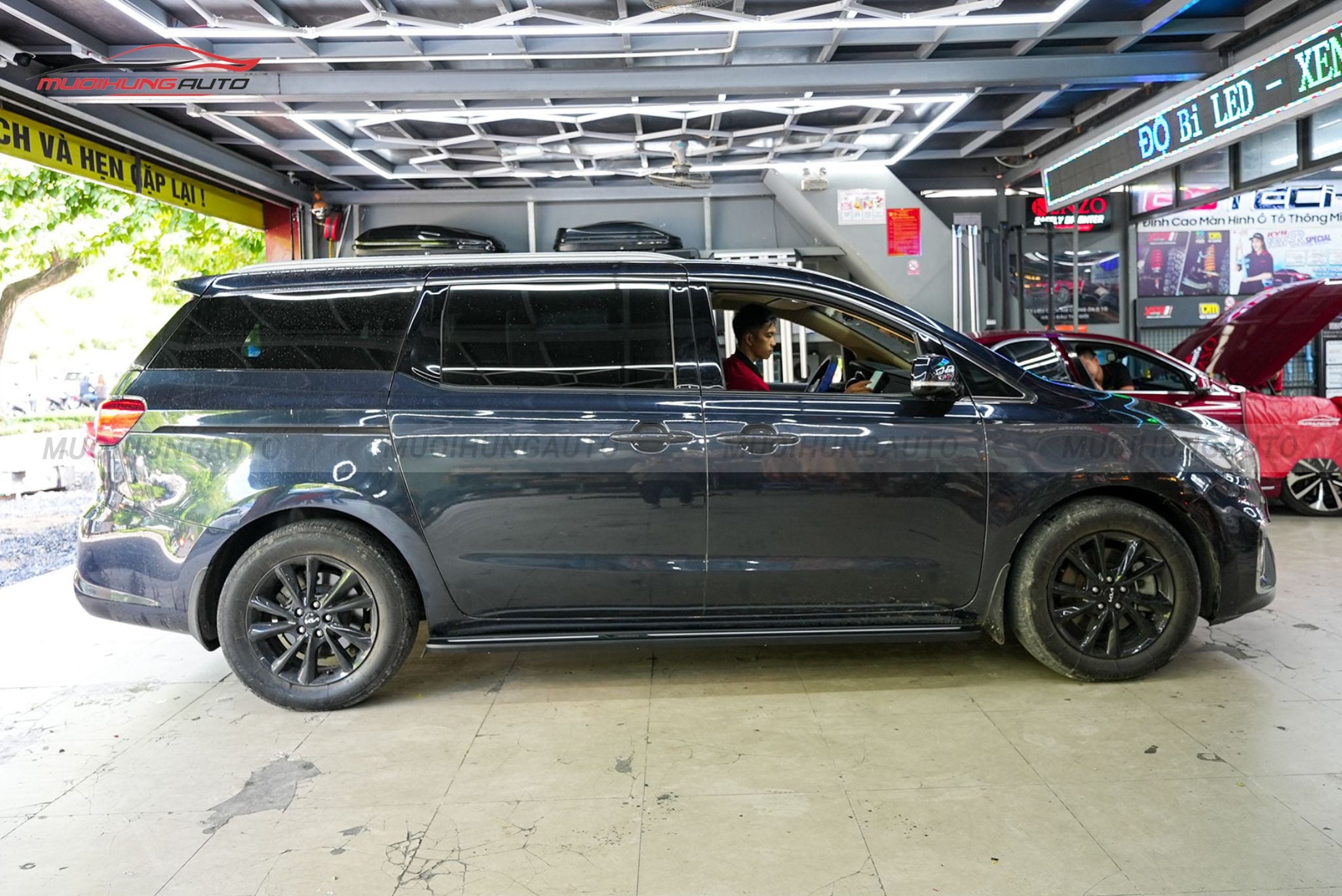 Bệ bước chân Kia Sedona 2020