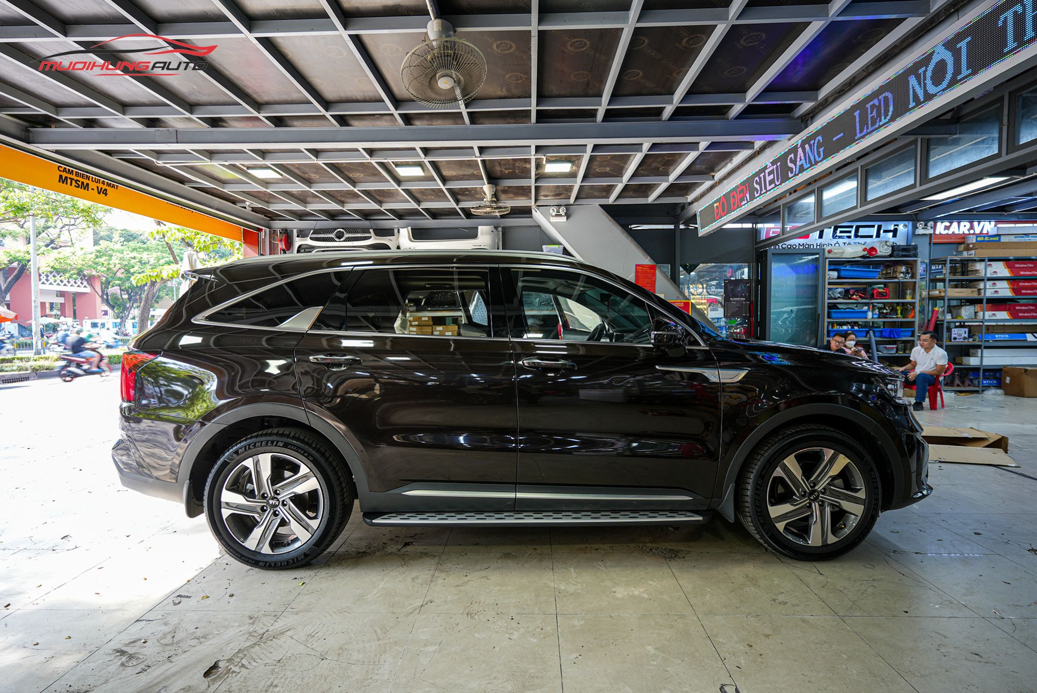 Bệ bước chân Kia Sorento 2021