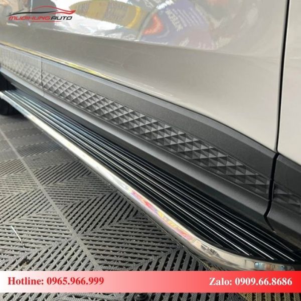 Bệ bước chân mẫu sọc Hyundai Custin