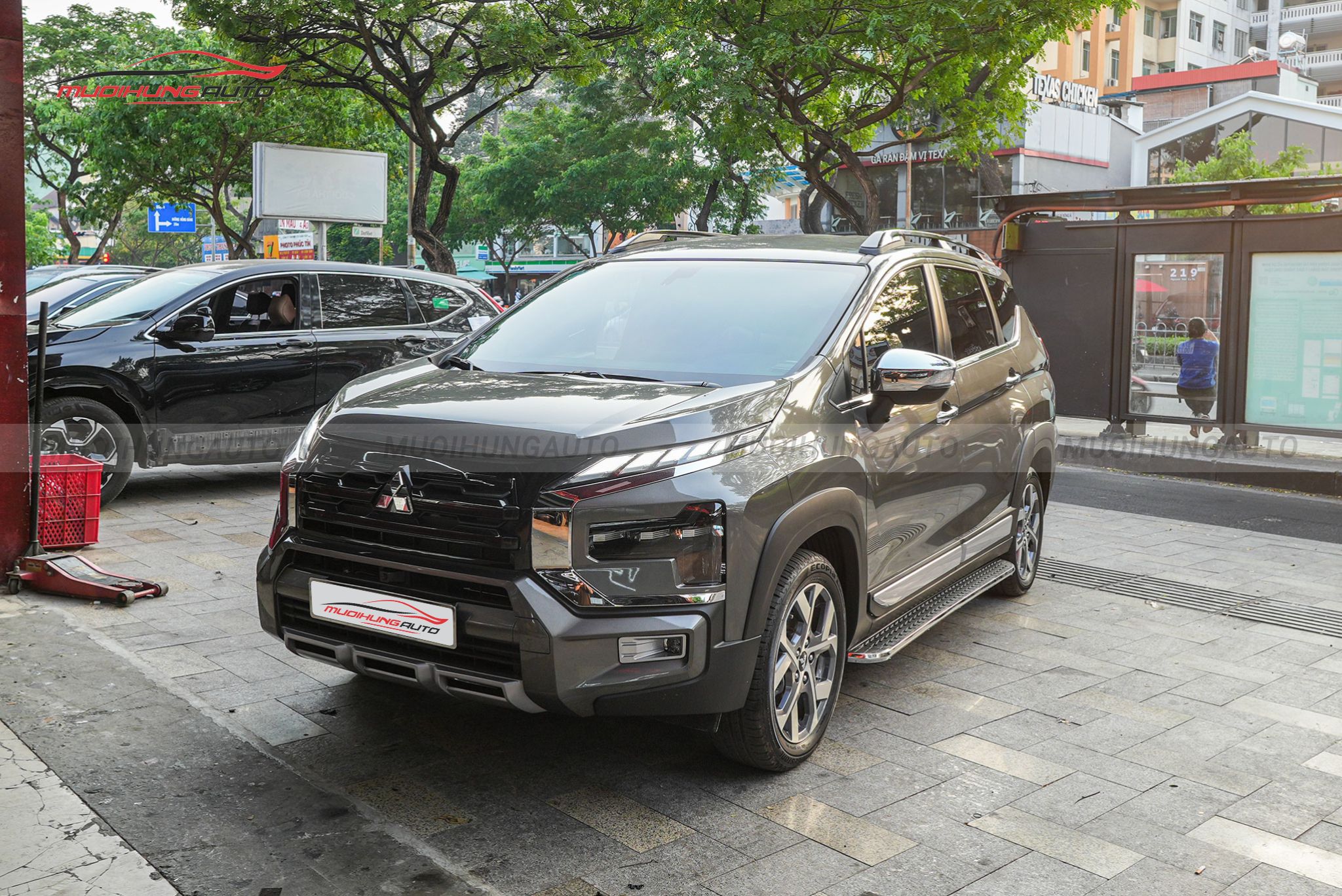 Bệ bước chân Mitsubishi Xpander Cross 2024