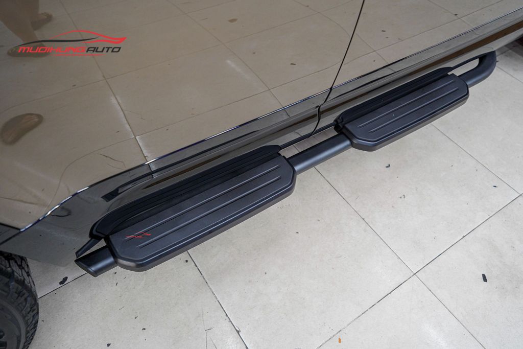 Bệ bước chân ô tô Land Rover Defender