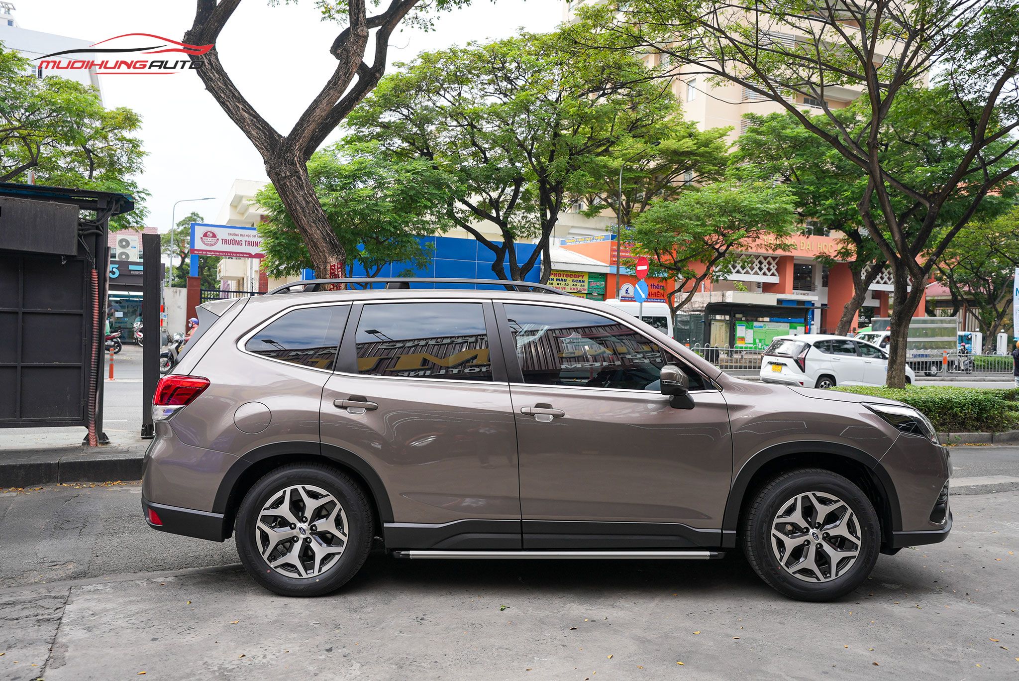 Bệ bước chân Subaru Forester 2022