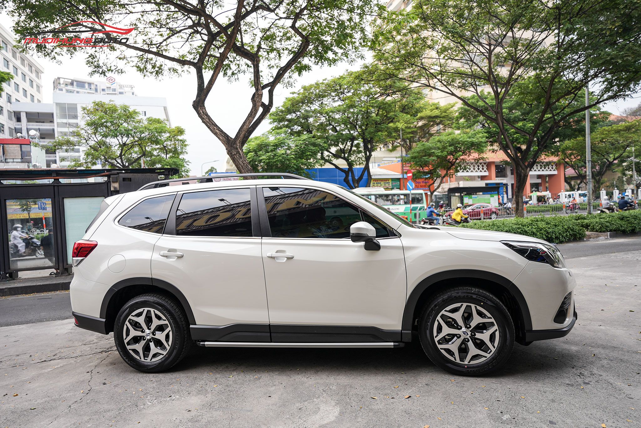 Bệ bước chân Subaru Forester 2023