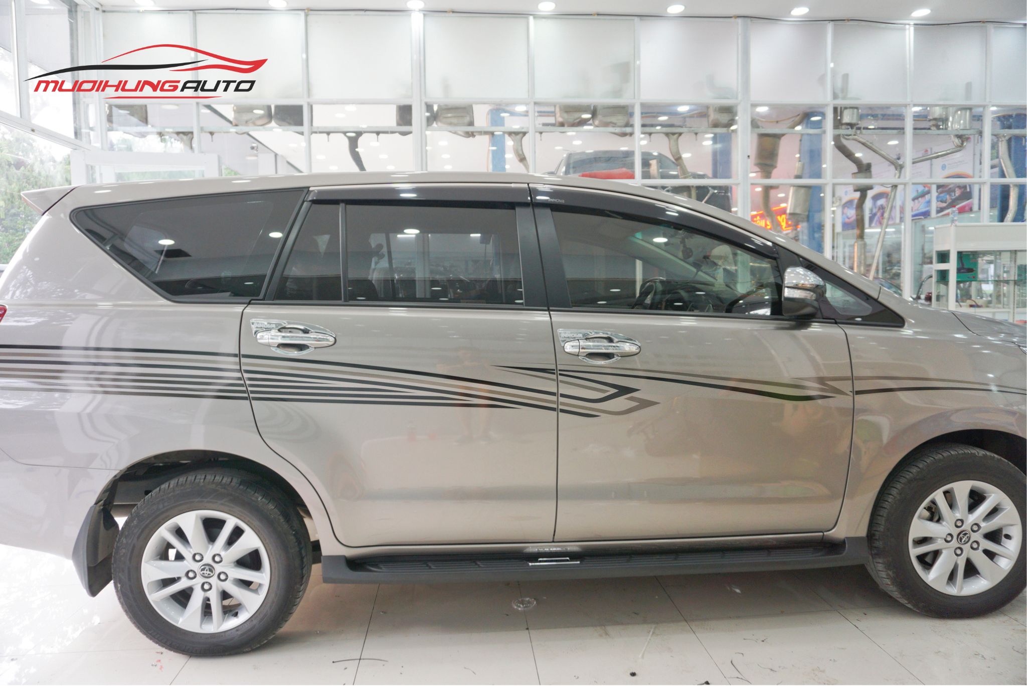 Top 10+ Mẫu Bệ Bước Toyota Innova Bền Đẹp Nhất 2025