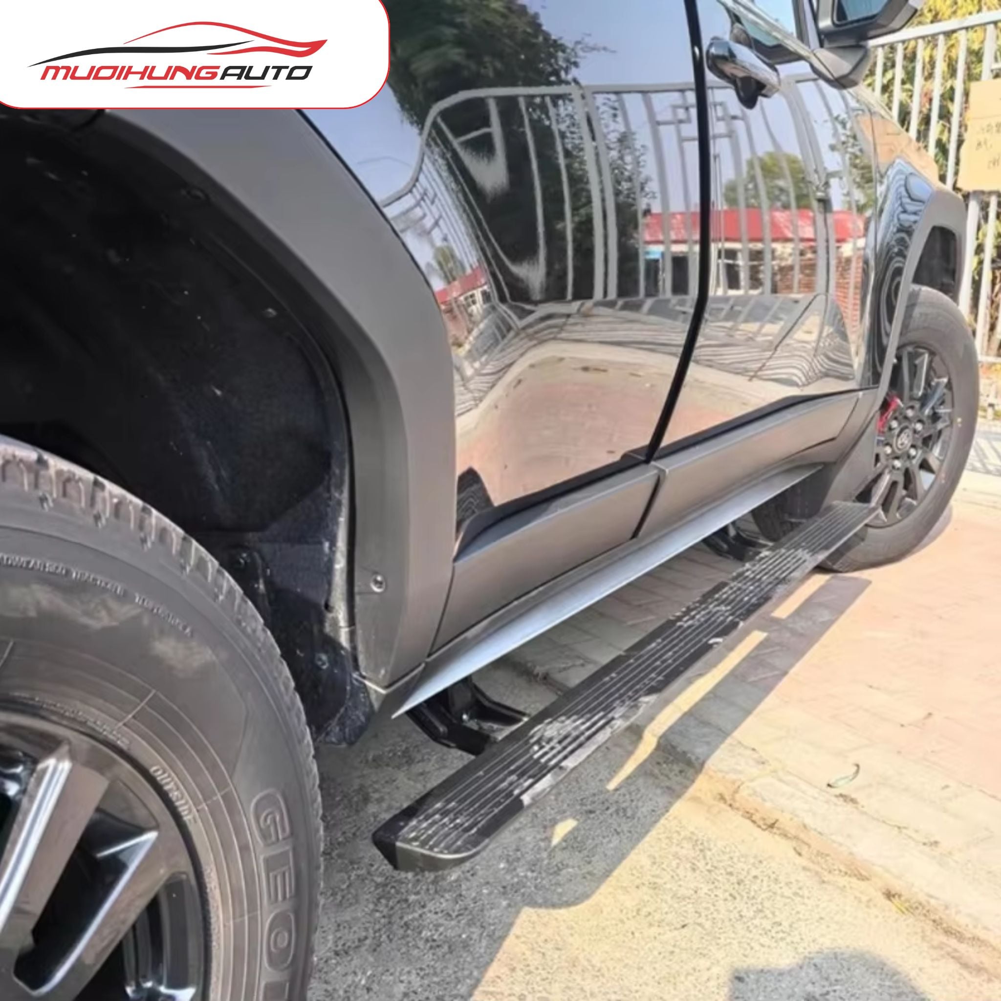 Bệ bước chân tự động Toyota Land Crruiser Prado LC250 2025