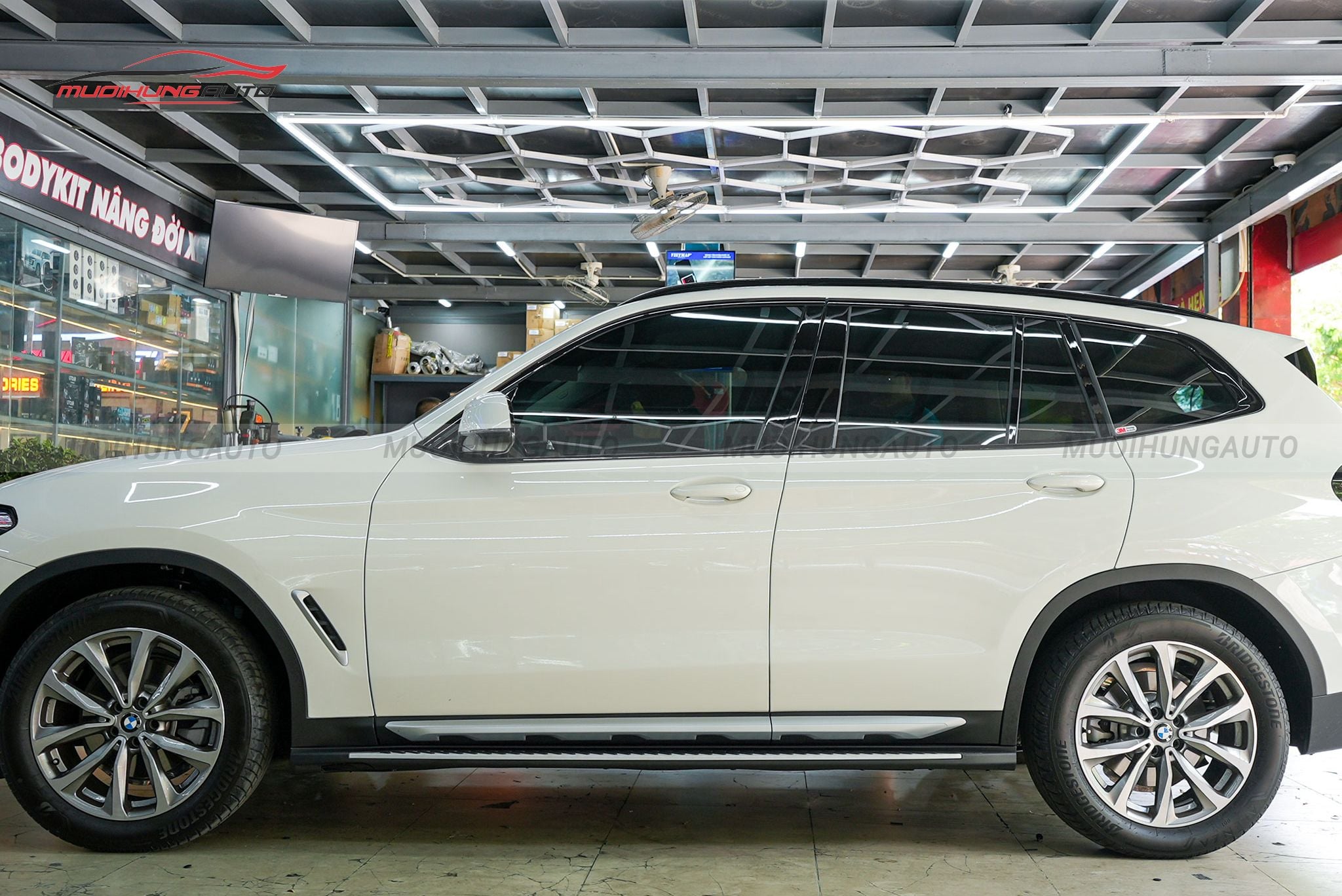 Bệ bước chân xe BMW X3 2023