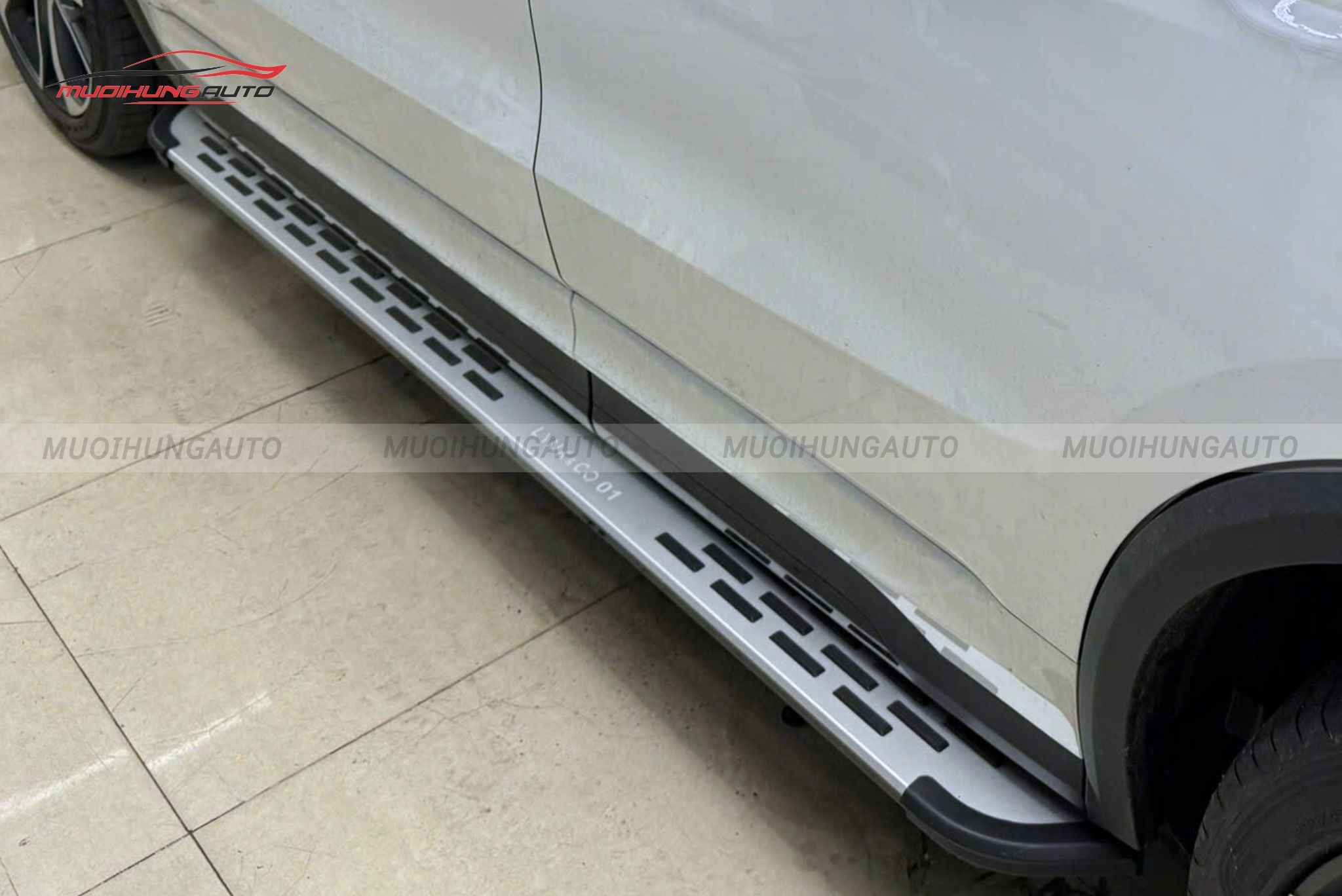 Bệ bước chân xe Lynk & Co 01 2025