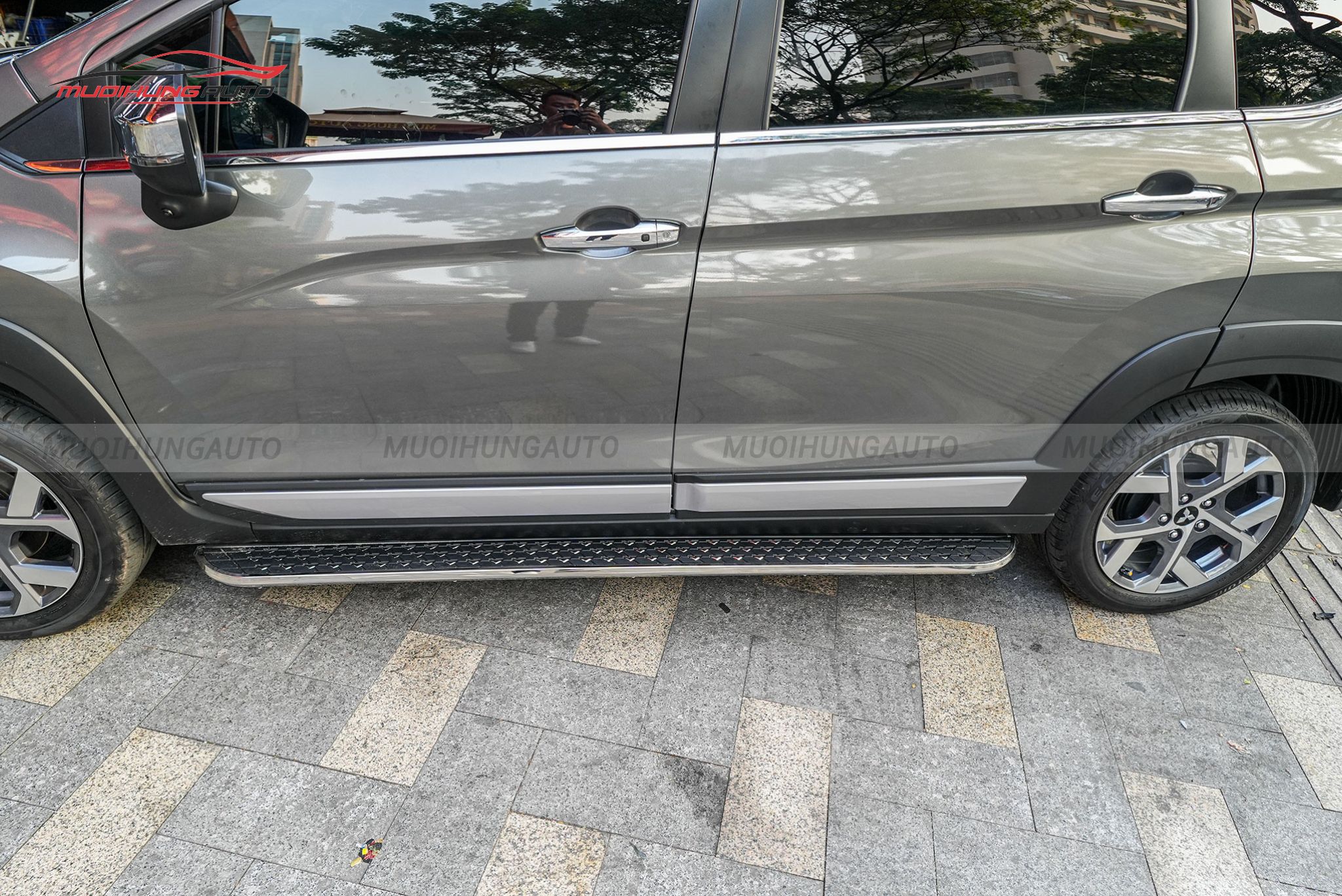 Bệ bước chân xe Mitsubishi Xpander Cross 2024