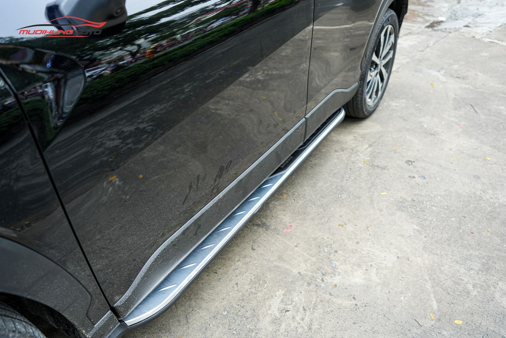 Bệ bước chân xe Toyota Corolla Cross