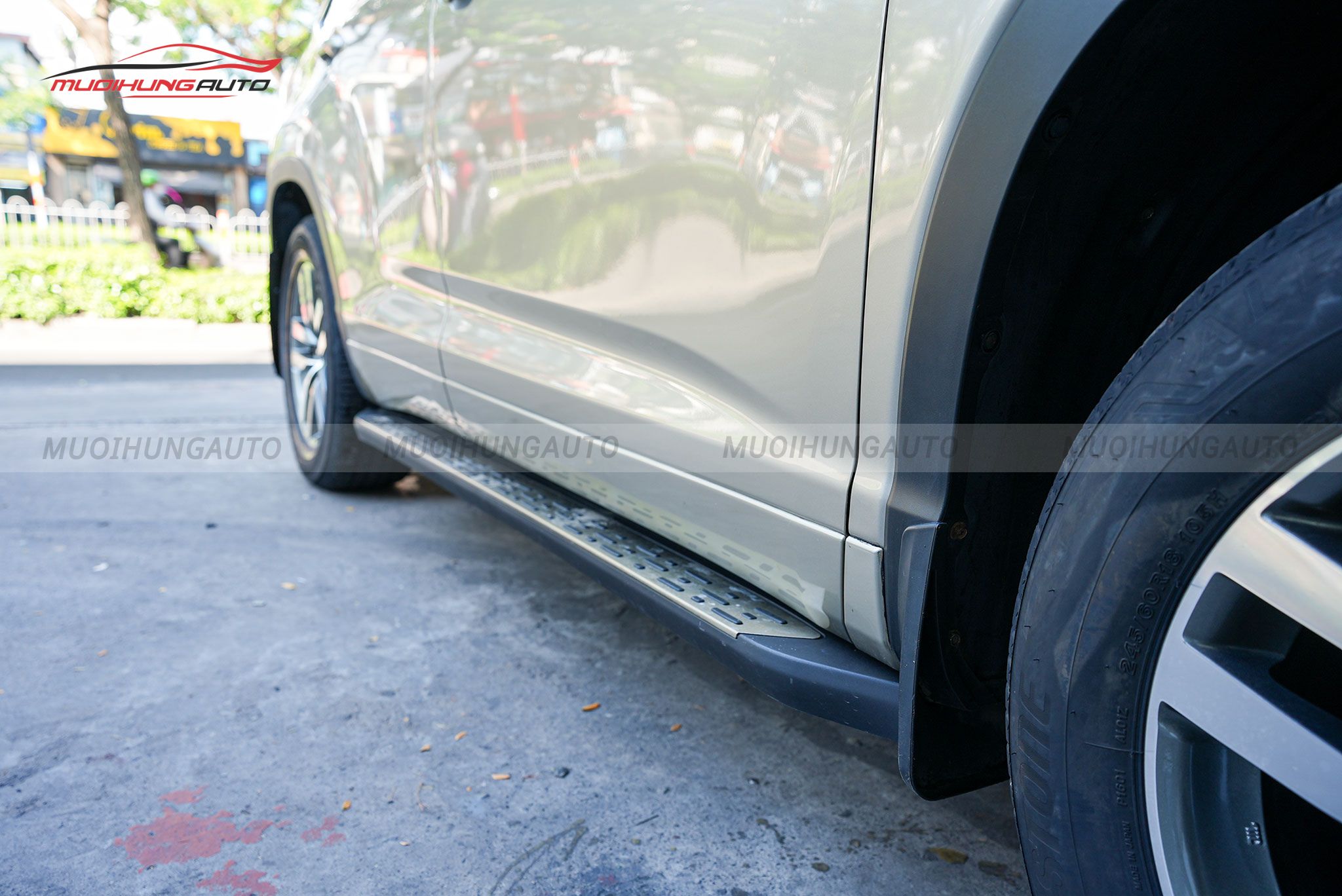 Bệ bước chân xe Toyota Highlander 2015+