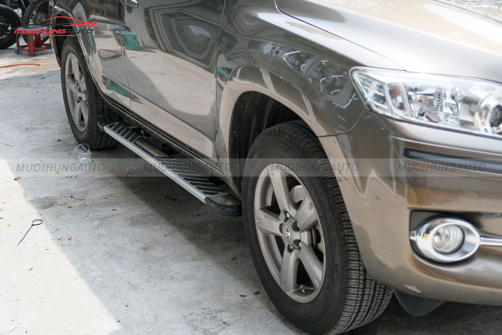 Bệ bước chân xe Toyota RAV 2015+