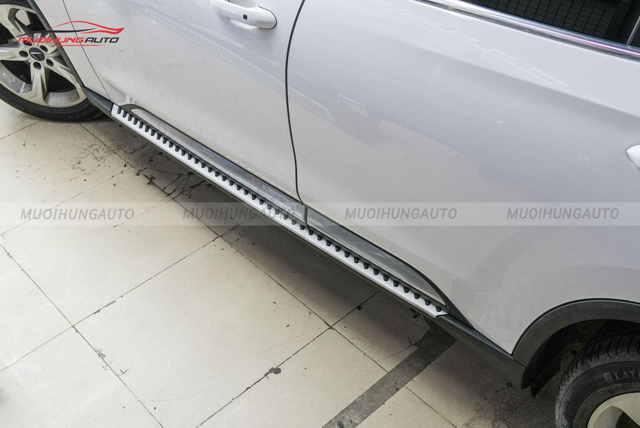 Bệ bước chân xe Vinfast LUX SA2.0 2020