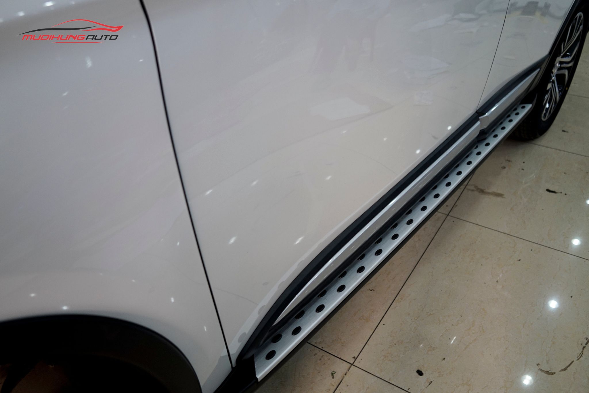 Bệ bước cho xe Mitsubishi Outlander