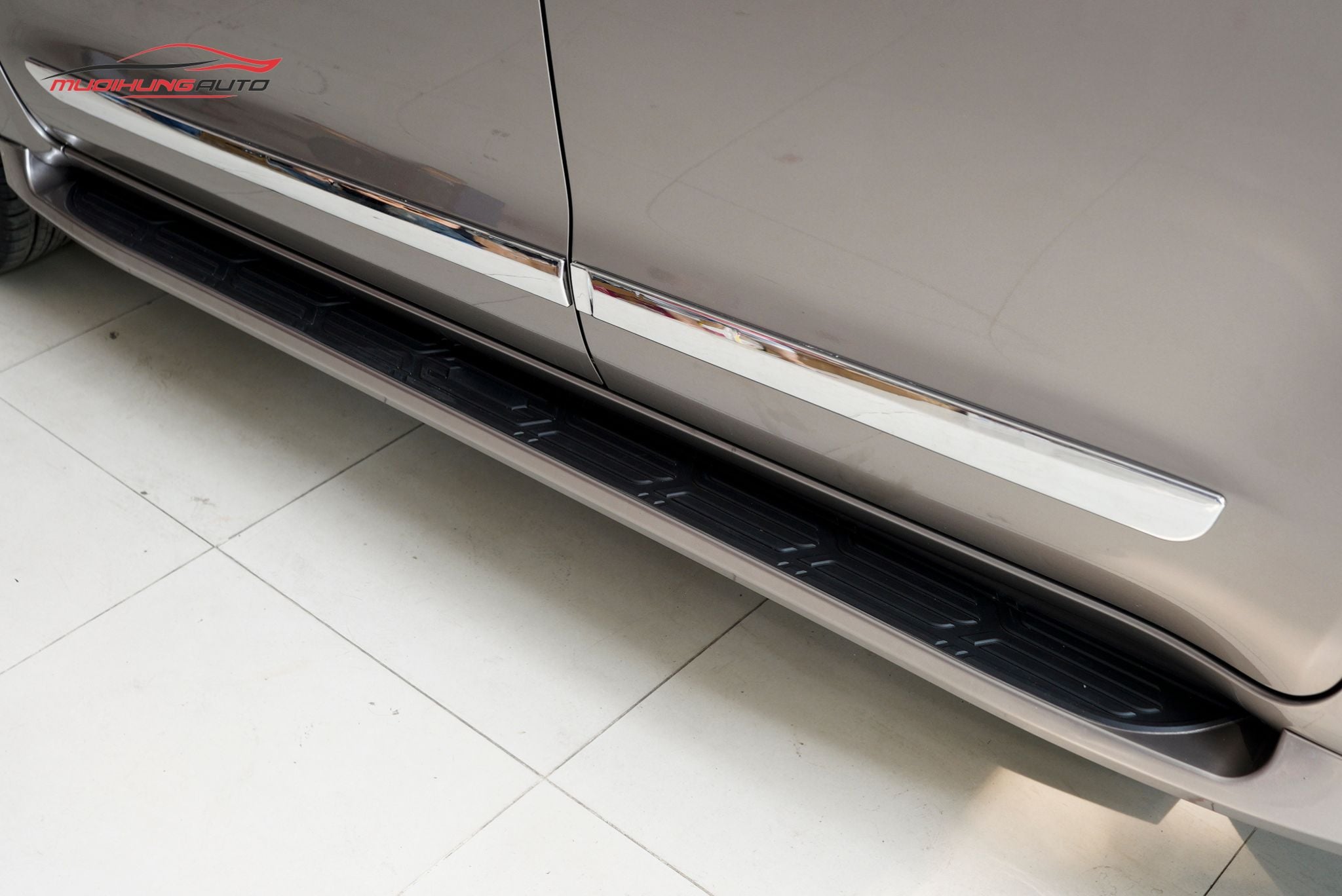 Bệ bước cho xe Toyota Innova 2007