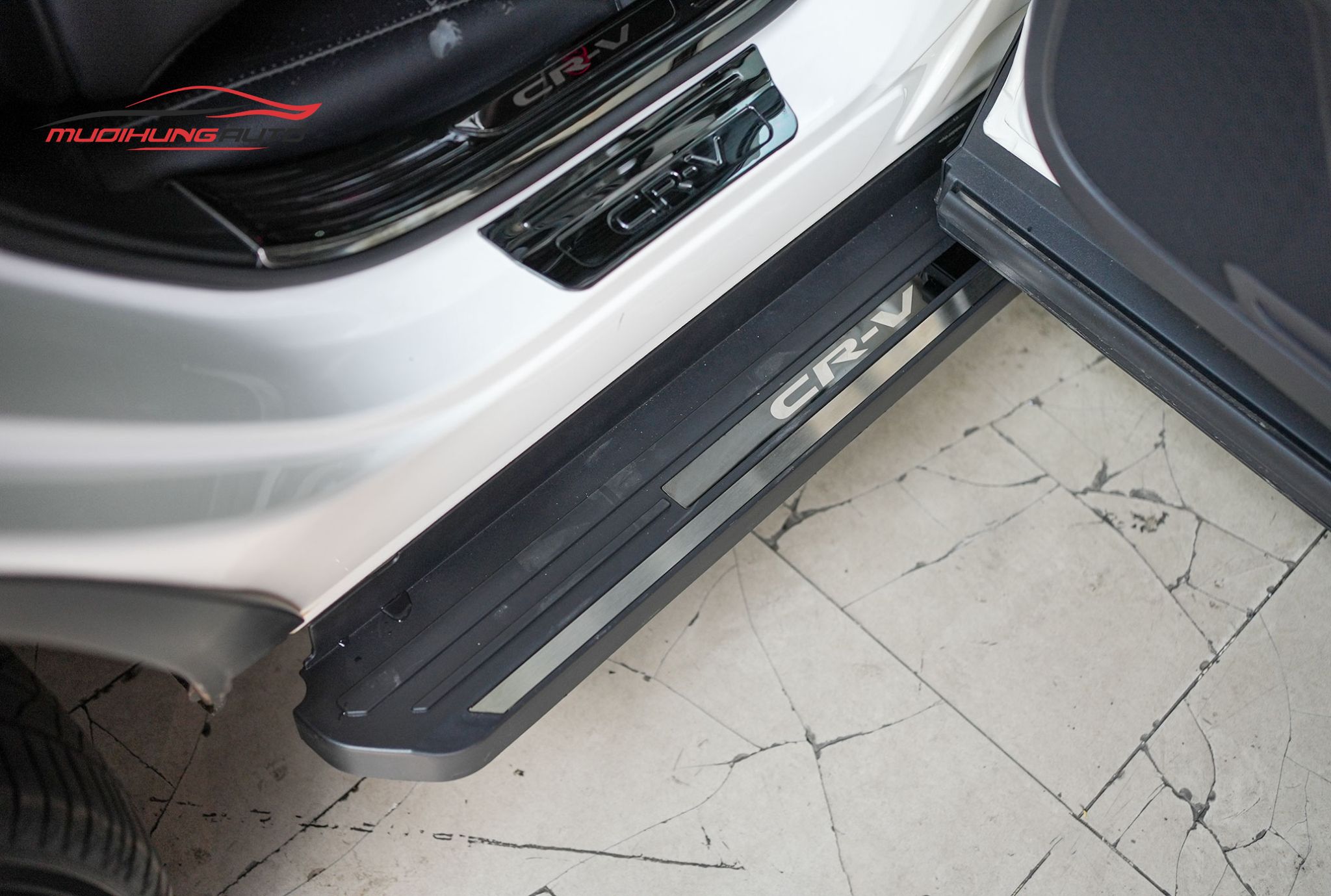 Bệ bước cơ mẫu sọc Honda CRV 2024