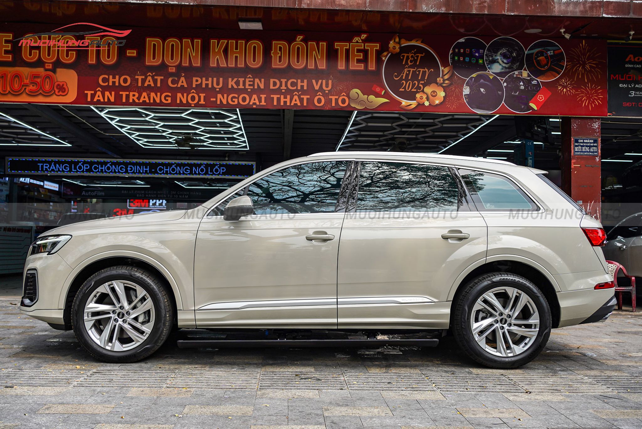 Bệ bước điện Audi Q7 2024