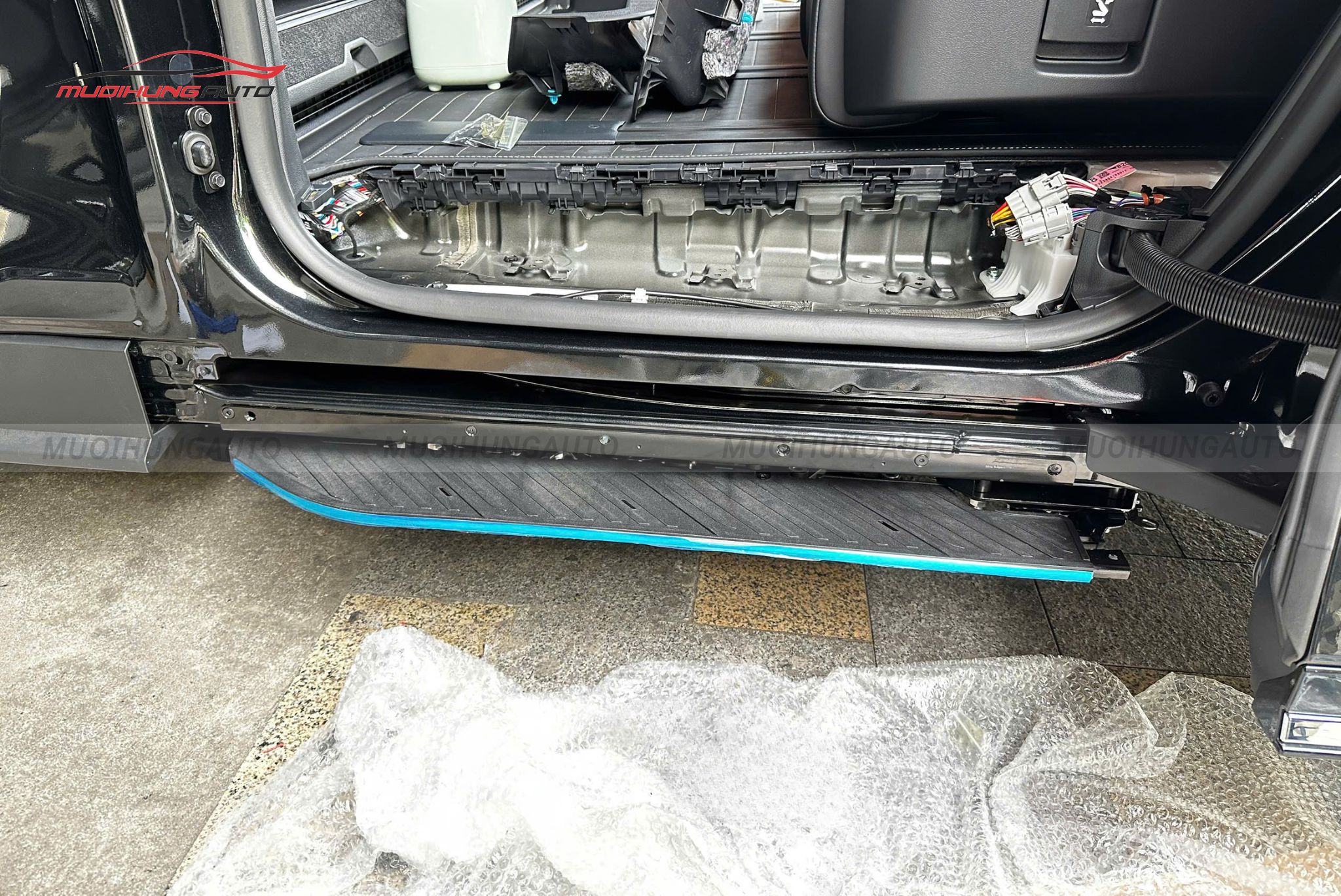 Bệ bước điện cho Lexus LM500h