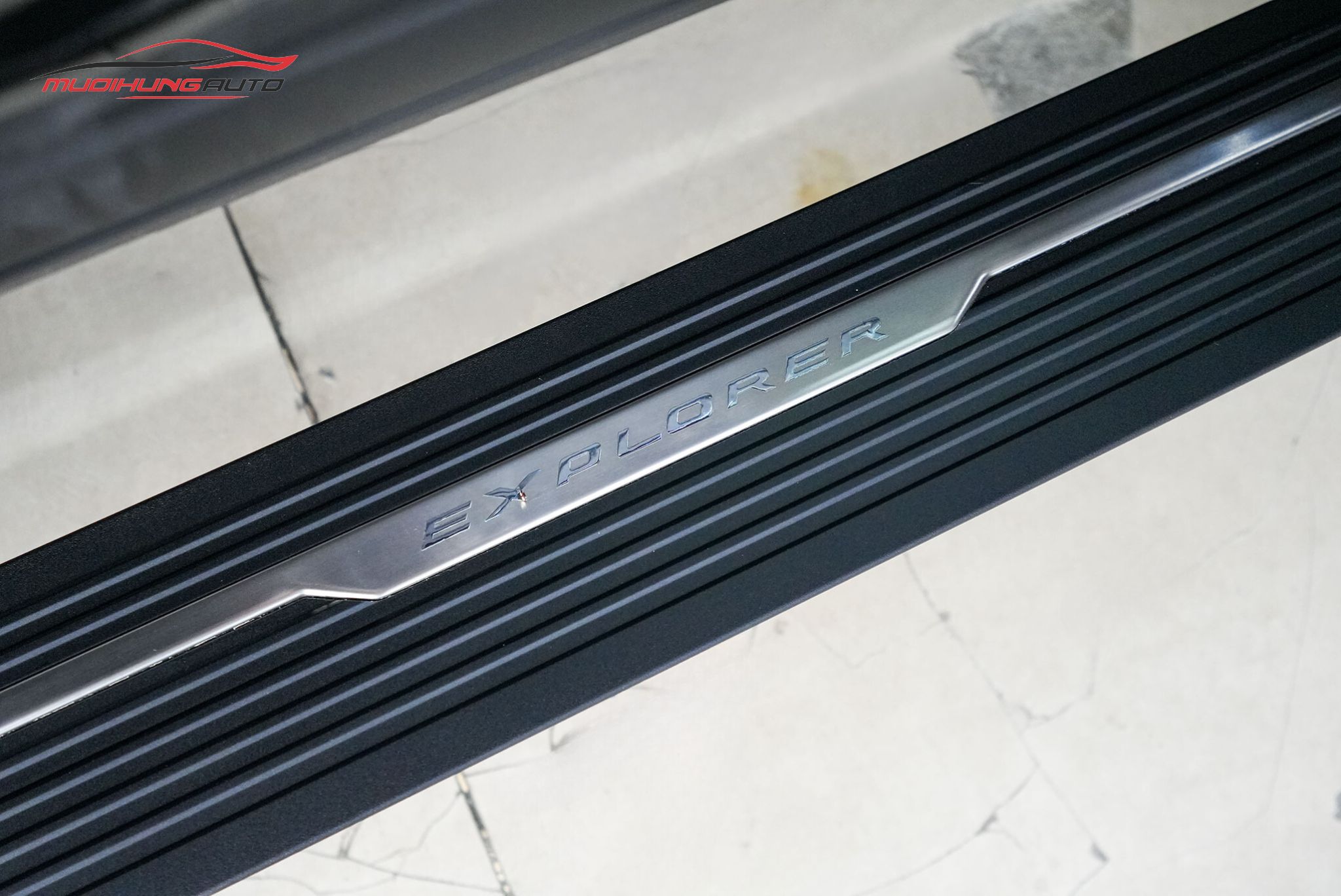 Bệ bước điện cho xe Ford Explorer 2022