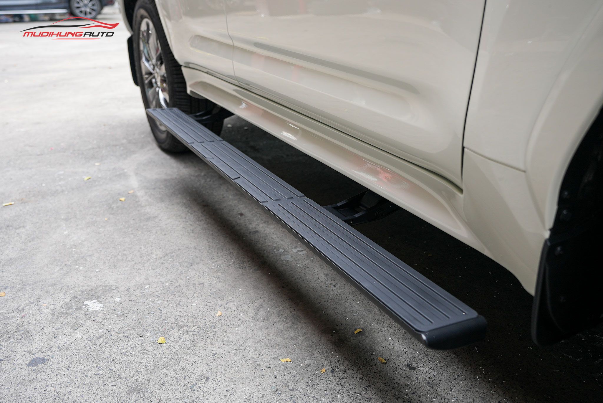 Bệ bước điện cho xe Toyota Land Cruiser Prado LC300 2023