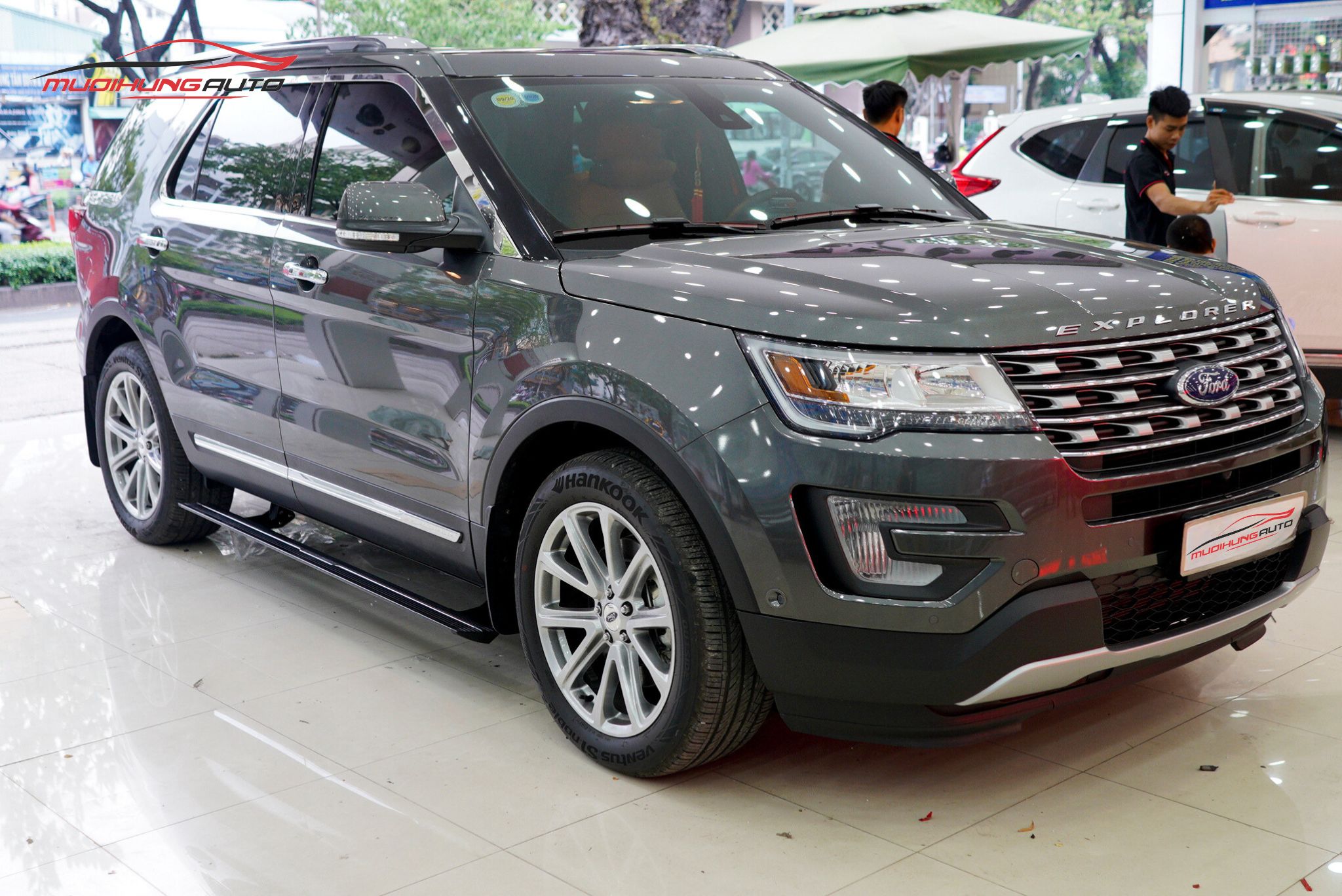 Bệ bước điện Ford Explorer 2018