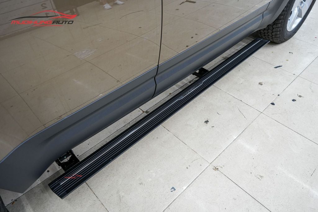 Bệ bước điện ô tô Defender