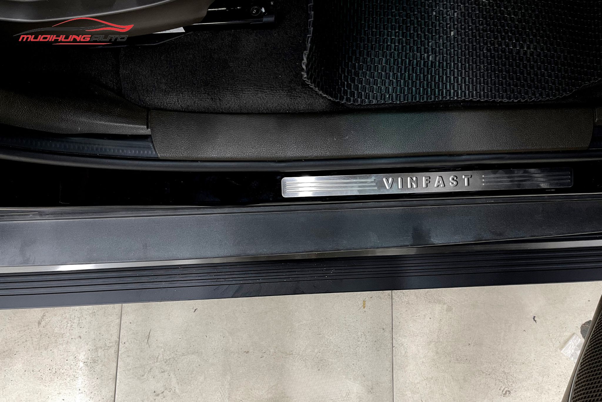 Bệ bước điện ô tô Vinfast President