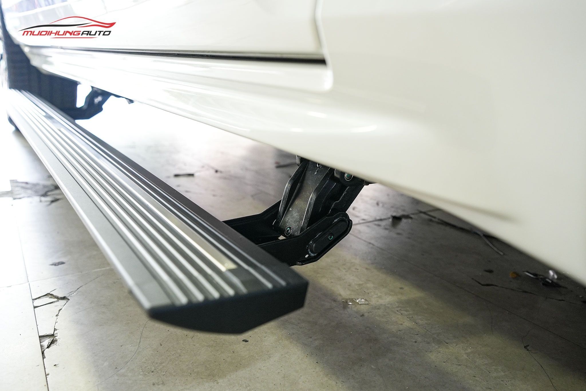 Bệ bước điện ô tô Volvo XC90 2023