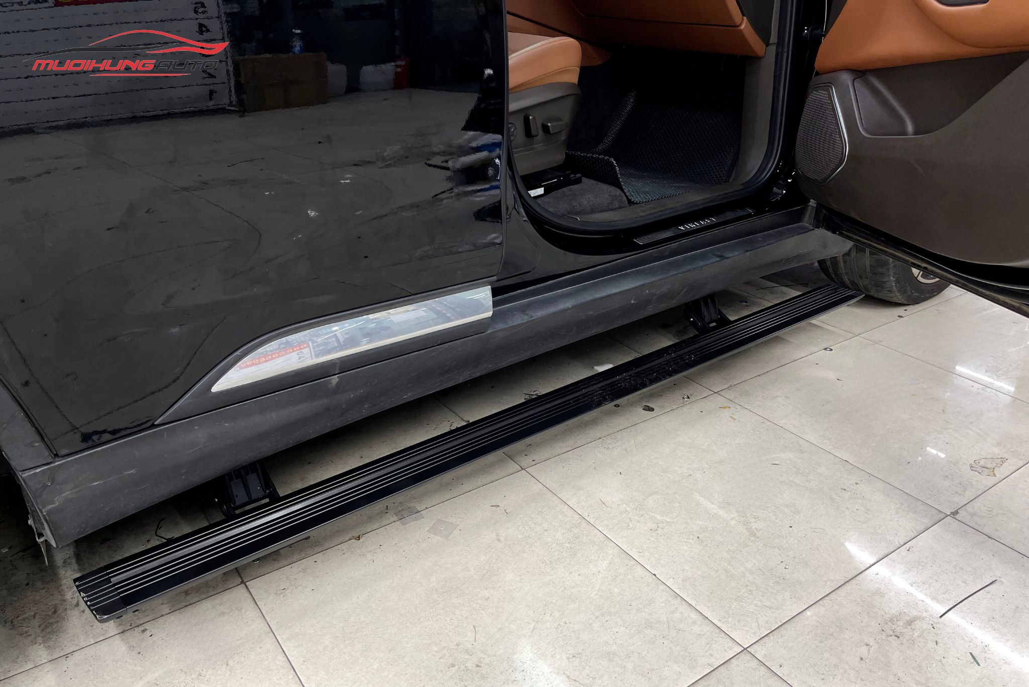 Bệ bước điện tự động Vinfast President