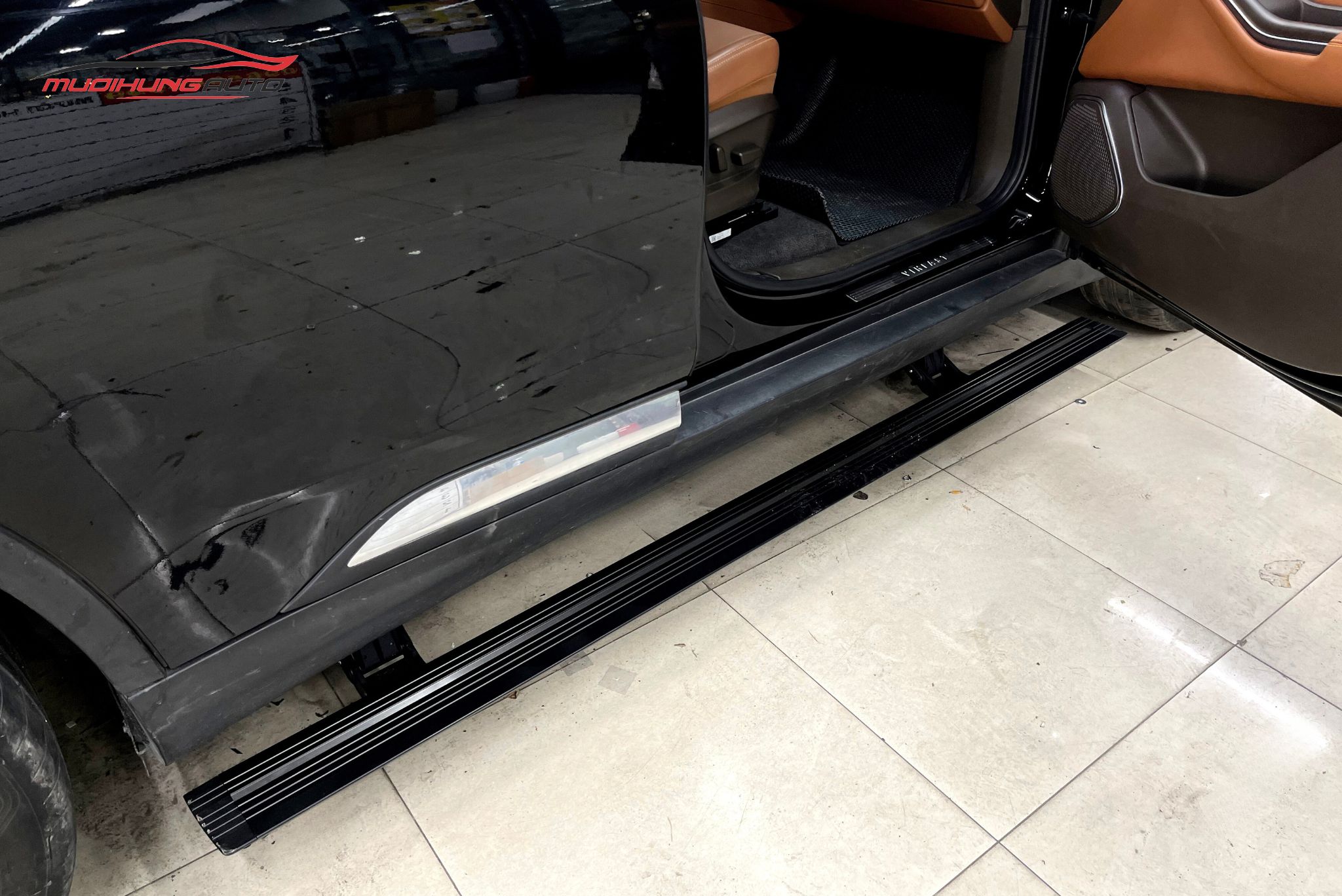 Bệ bước điện Vinfast President