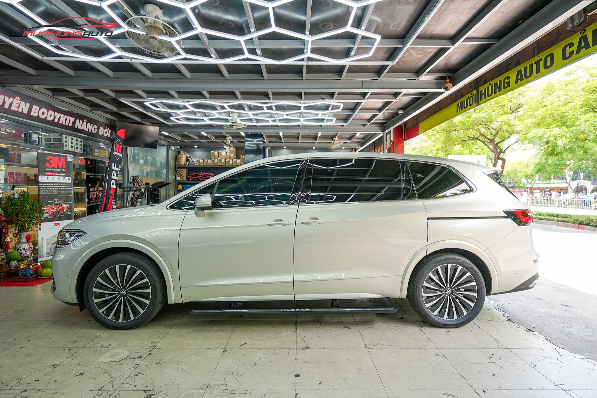 Bệ bước điện Volkswagen Viloran 2024