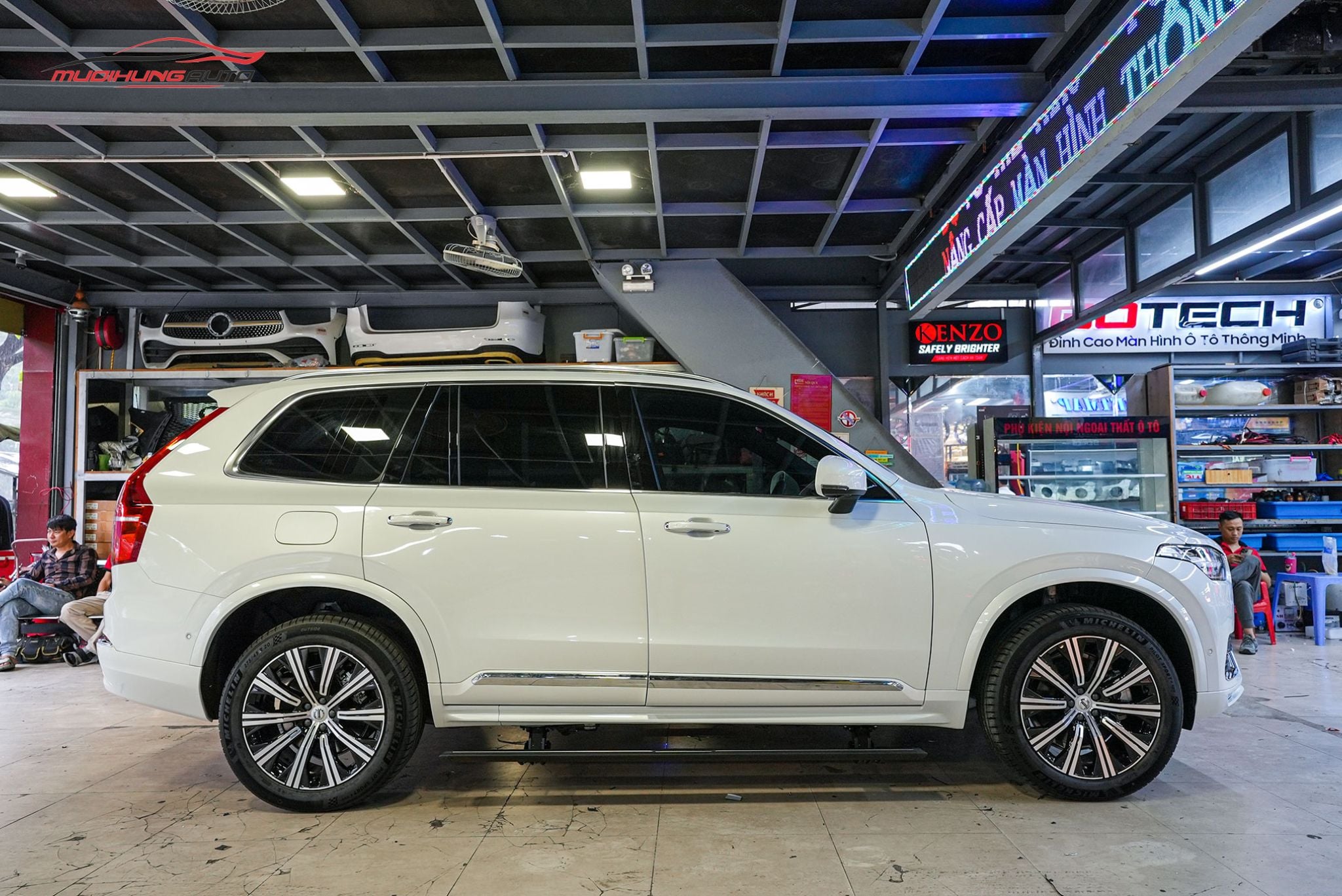 Bệ bước điện Volvo XC90 2023