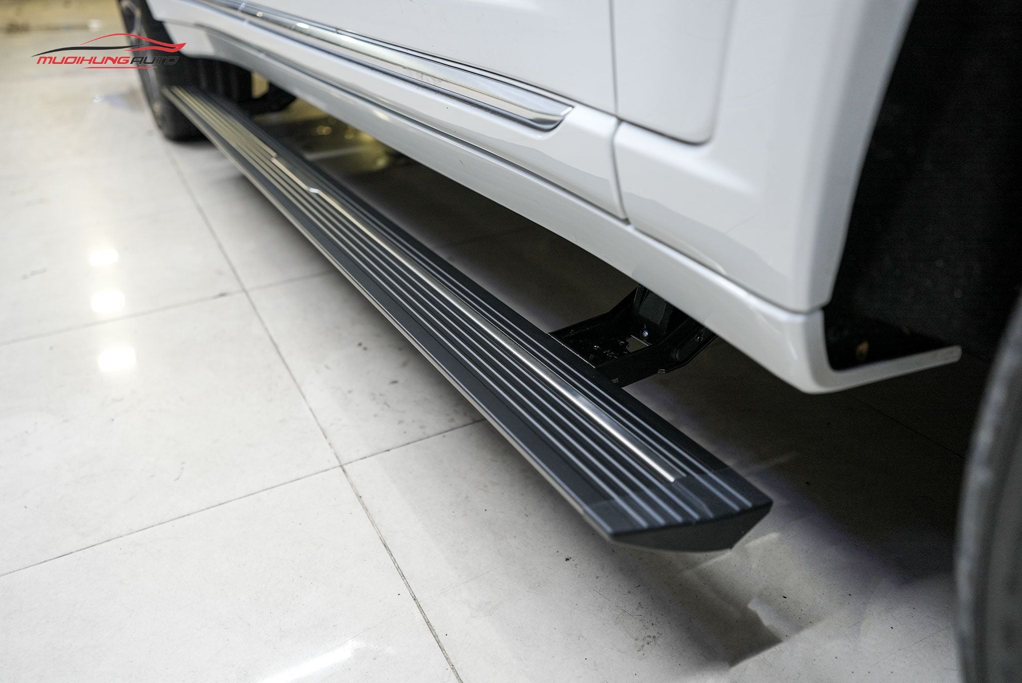 Bệ bước điện xe Jeep Grand Cherokee 2023