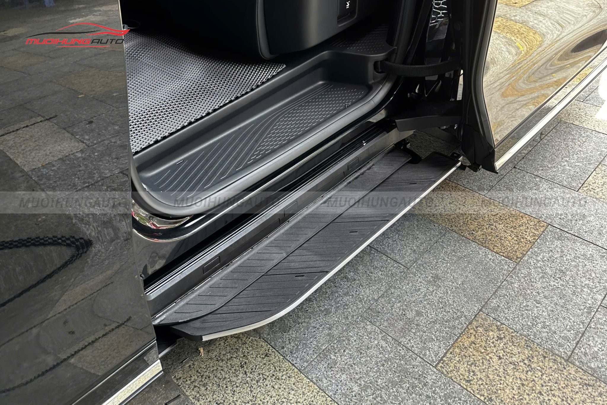 Bệ bước điện xe Lexus LM500h