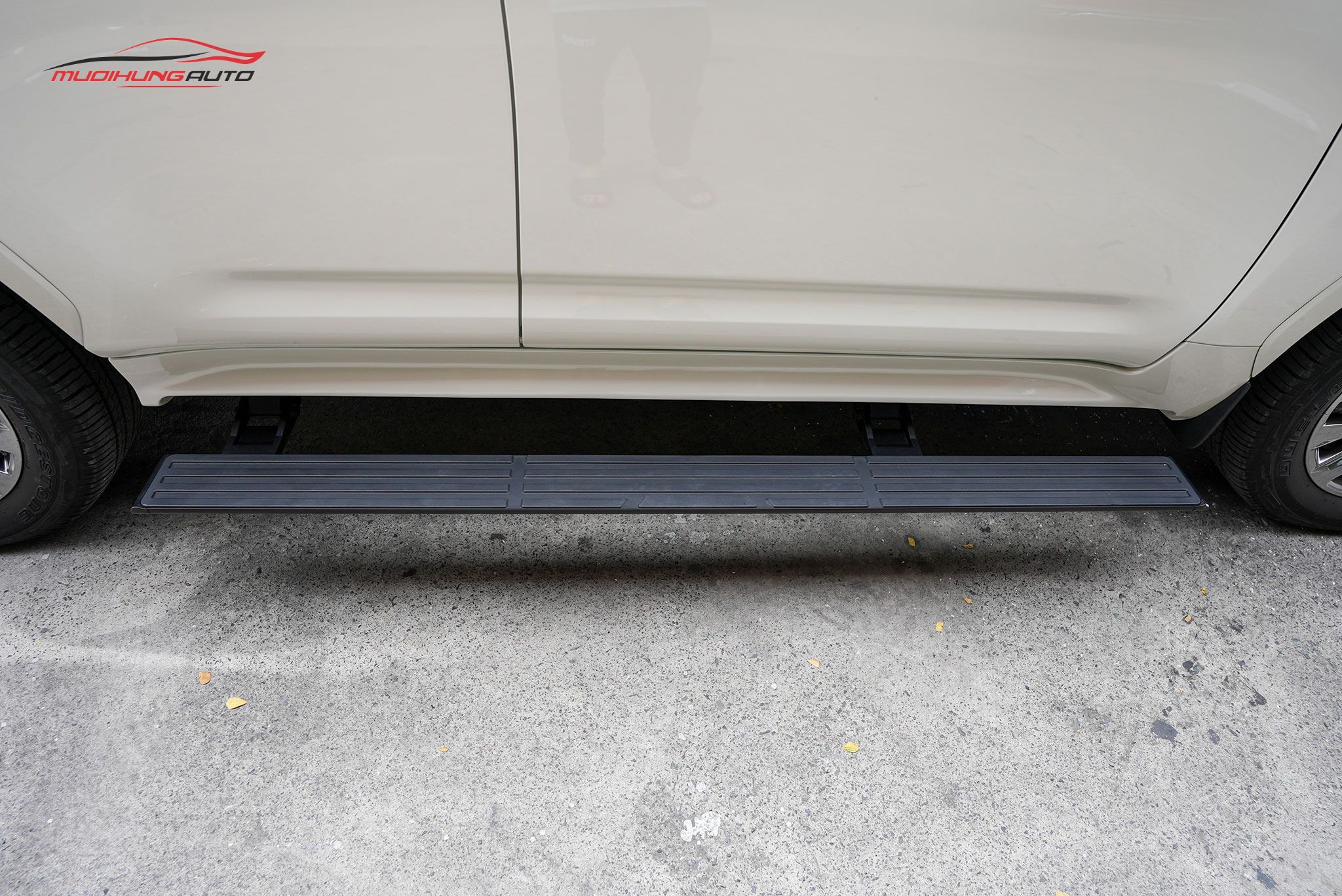 Bệ bước điện xe Toyota Land Cruiser Prado LC300 2023