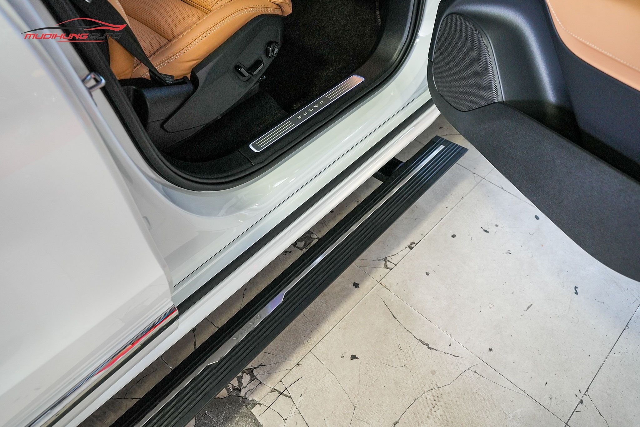 Bệ bước điện xe Volvo XC90 2023