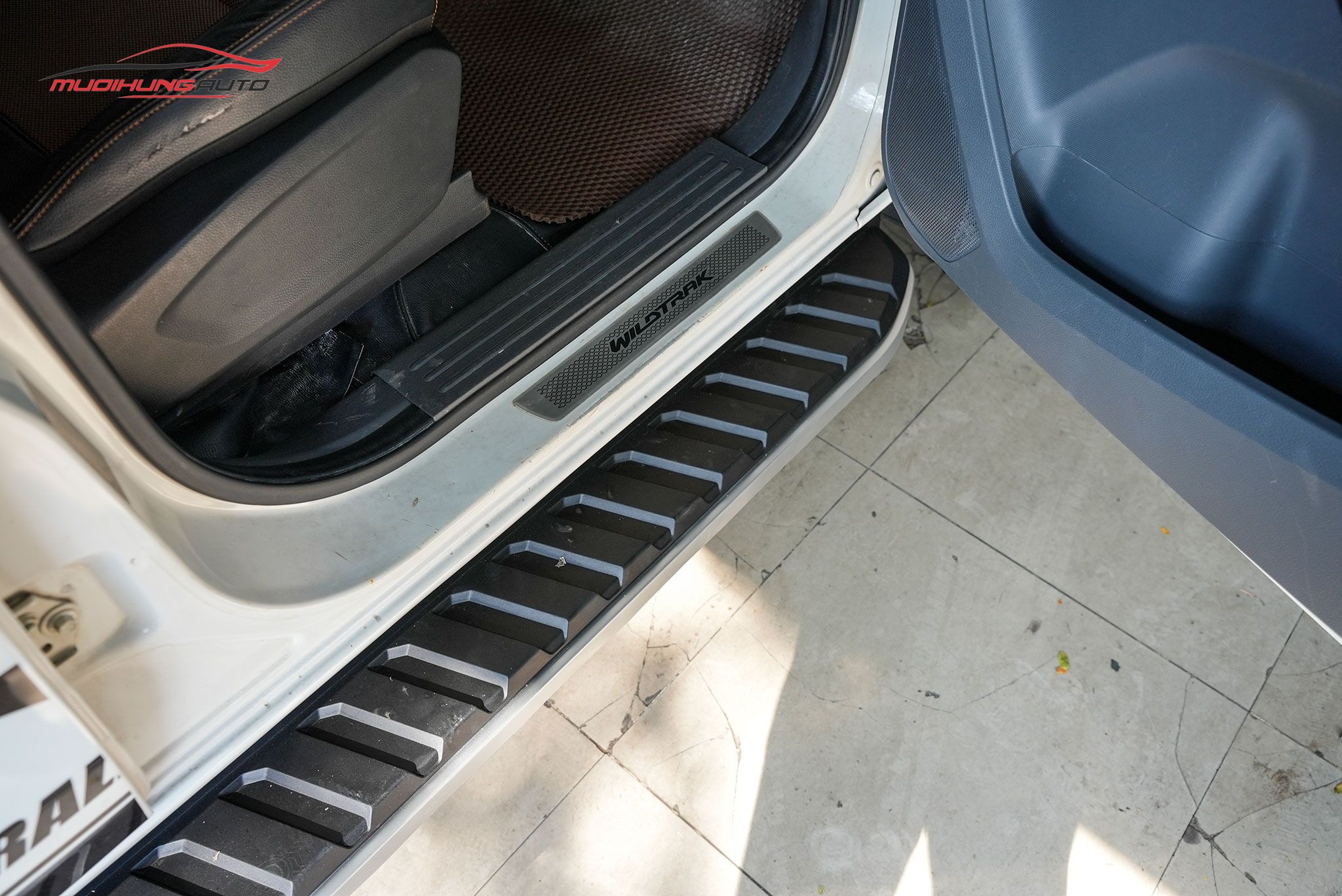 Bệ bước Ford Ranger