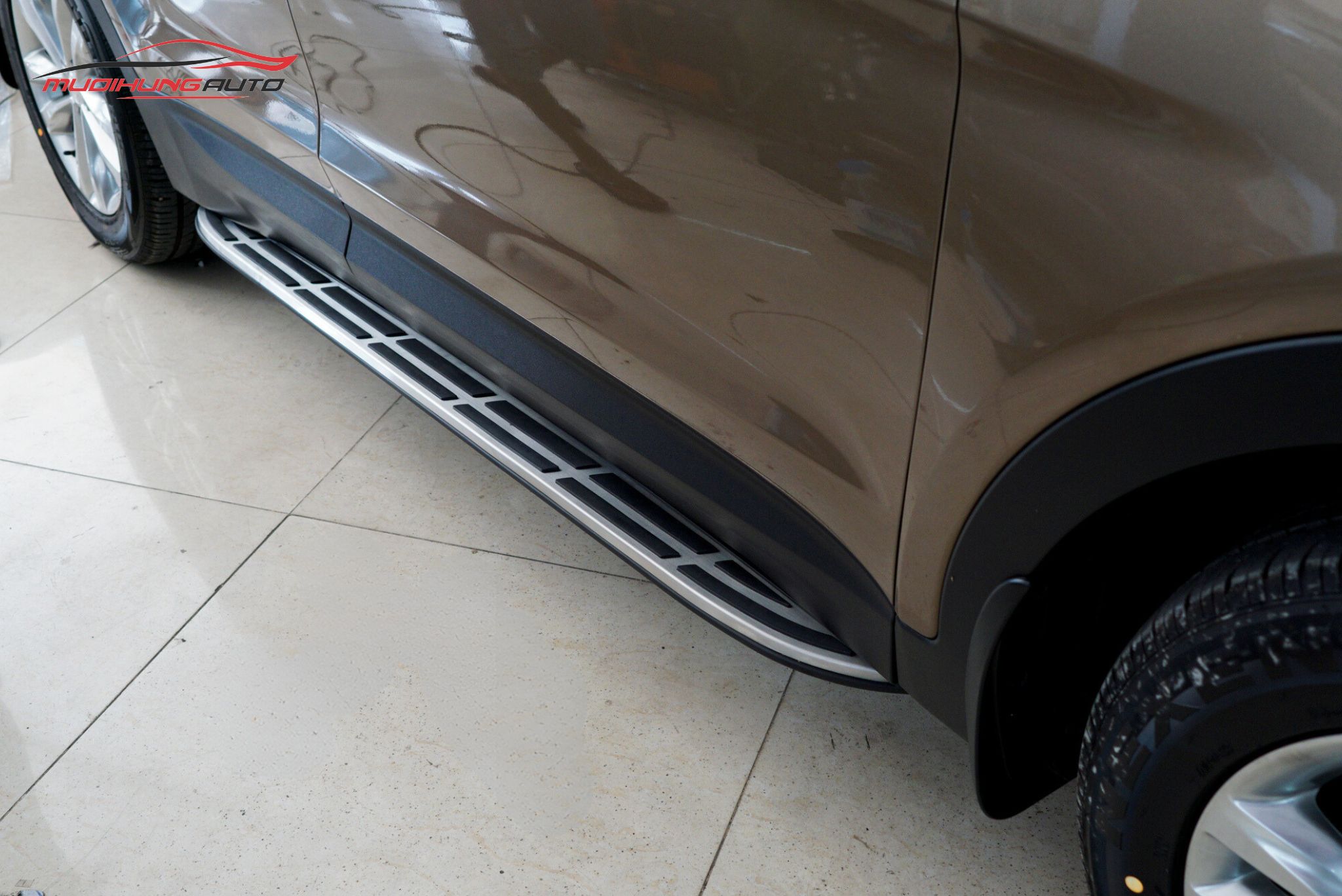 Bệ bước Hyundai Santafe 2018