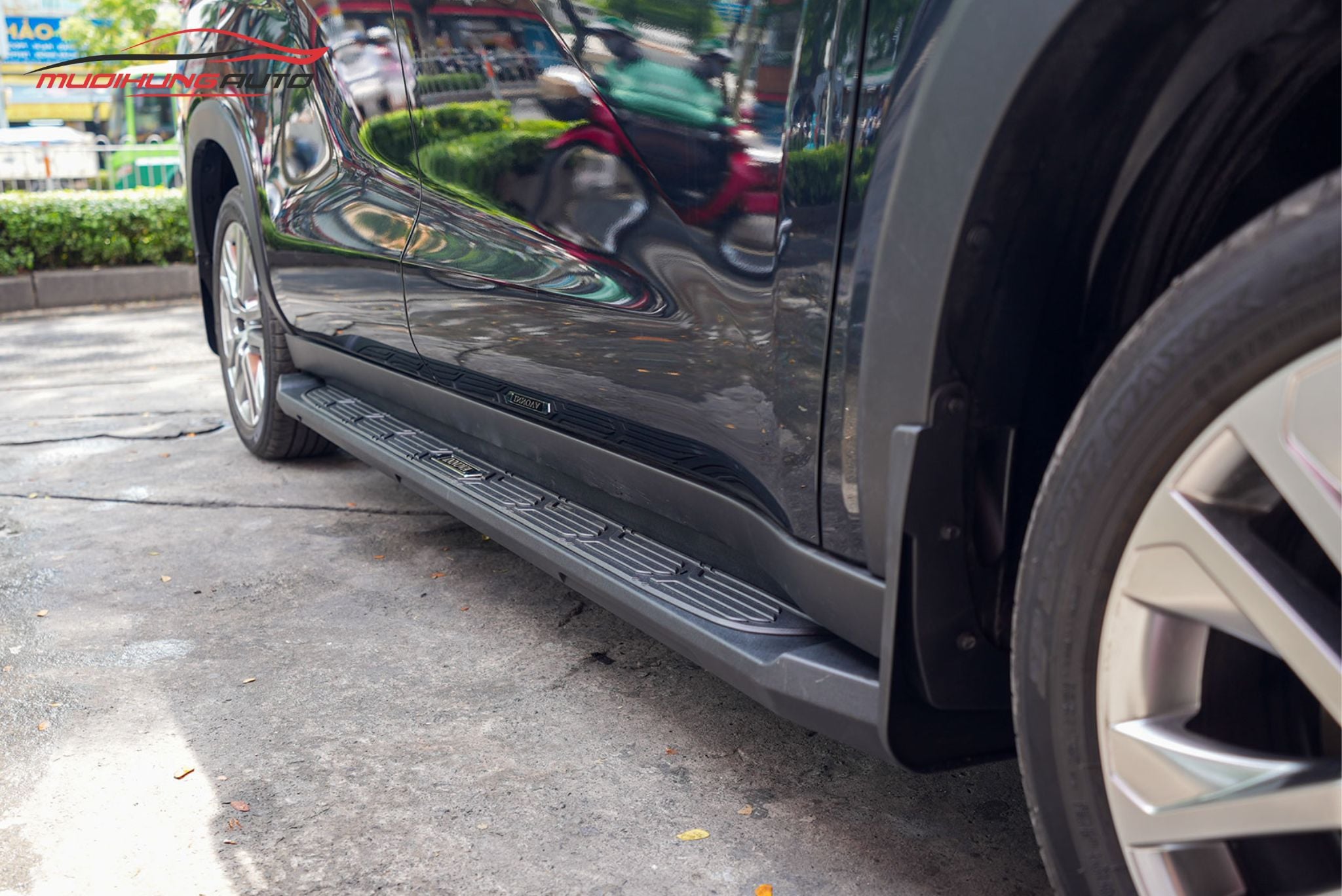 Bệ bước Innova Cross 2024